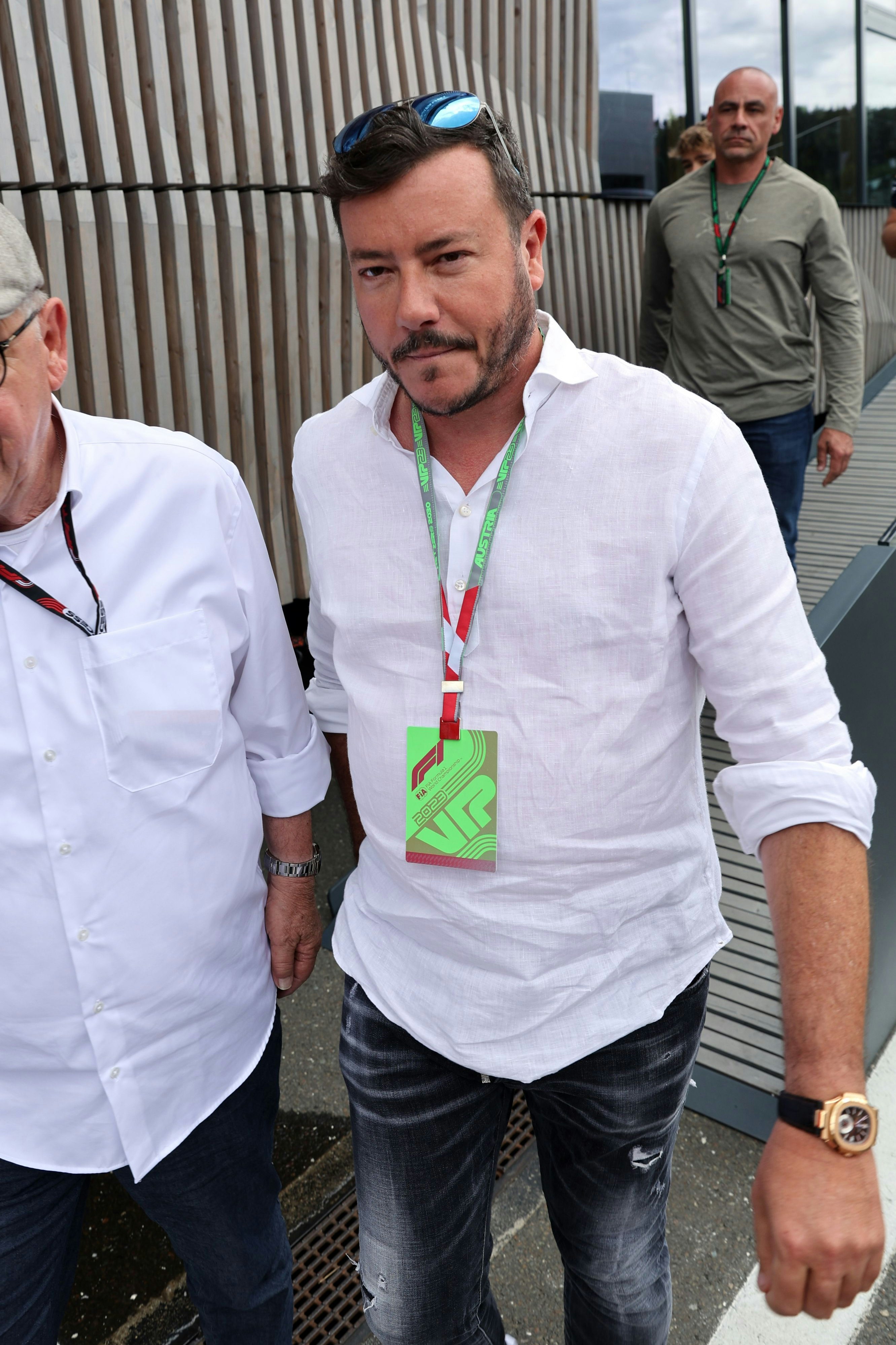 René Benko beim Formel 1 Grand Prix in Spielberg 2023. An seinem Handgelenk: Eine Patek Philippe "Nautilus" Chronograph in Roségold, wie sie später in dem Geheimtresor gefunden wurde