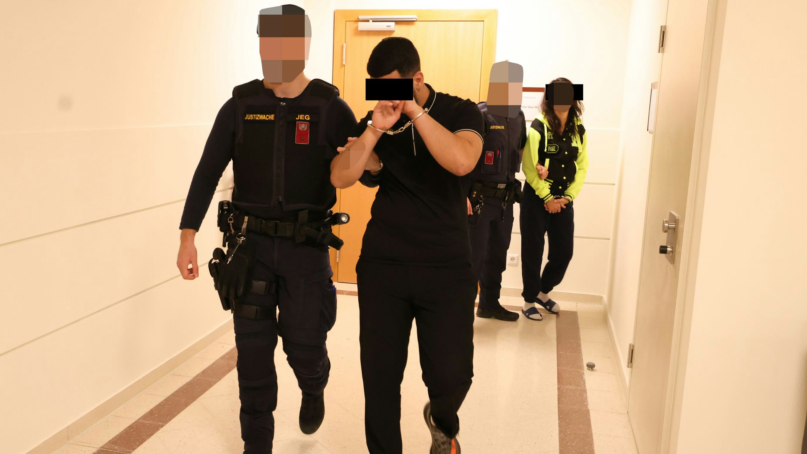 Heute.at - Wie ein Metzger– Mann mit Glasflasche niedergestochen