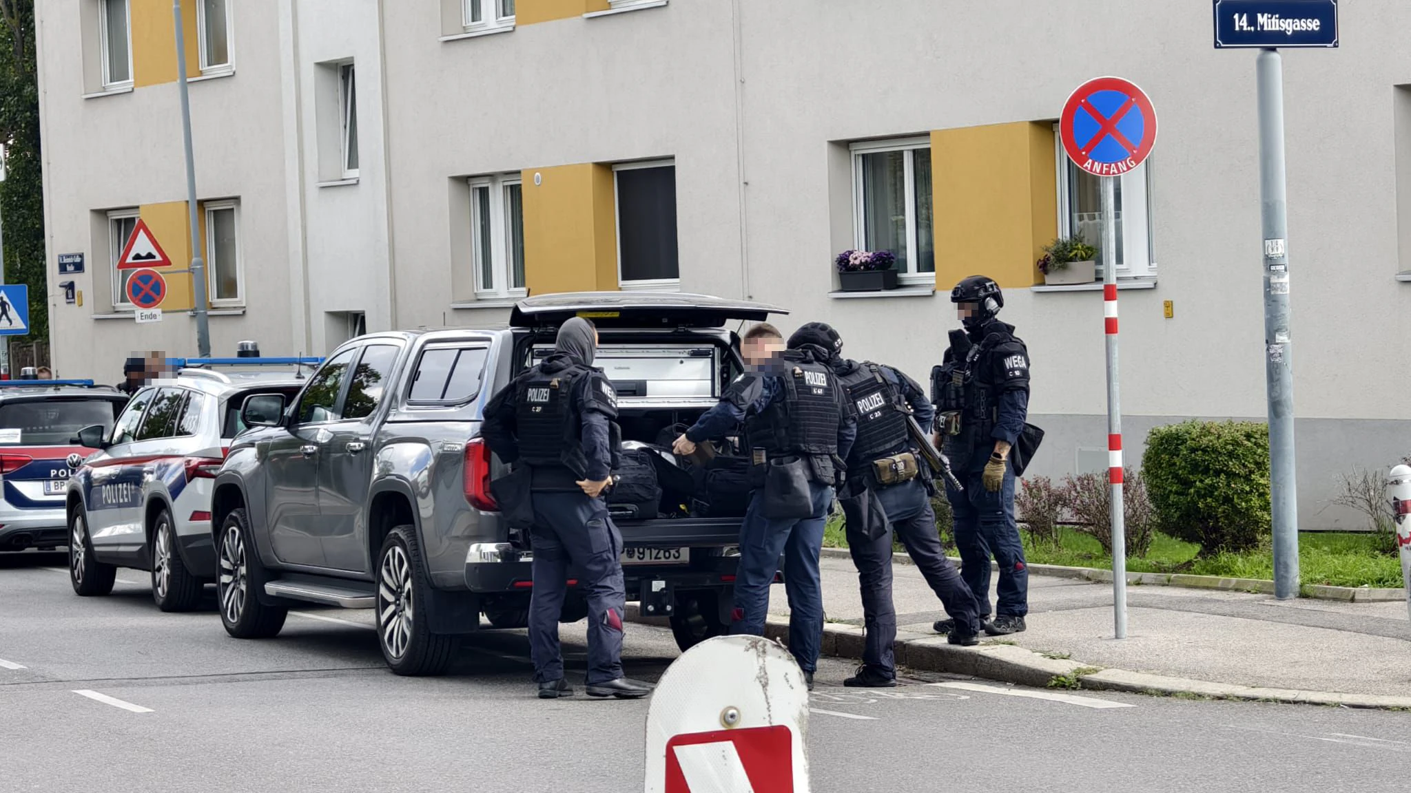 WEGA-Einsatz bei der Mitisgasse in Wien-Penzing