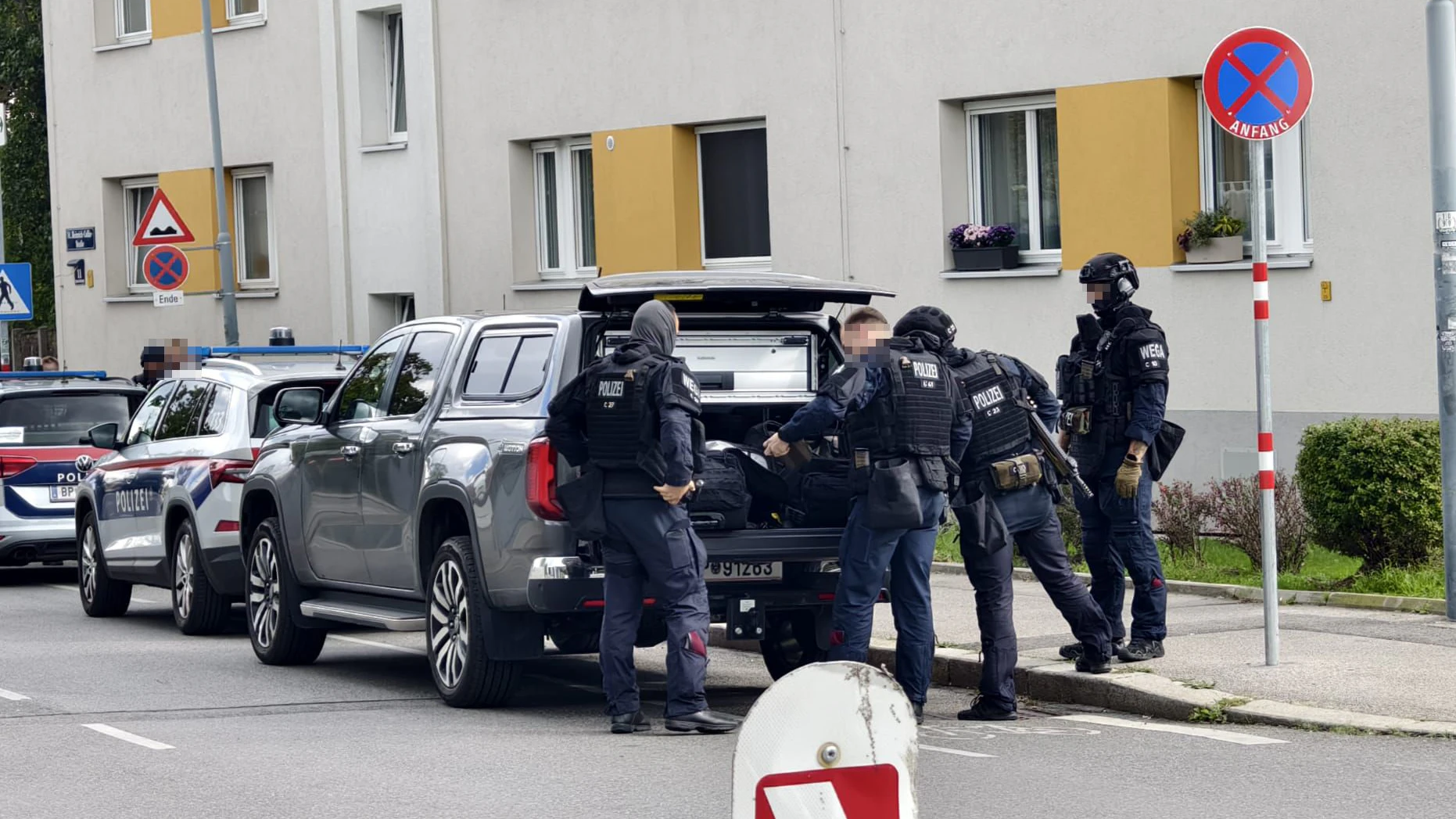 WEGA-Einsatz bei der Mitisgasse in Wien-Penzing