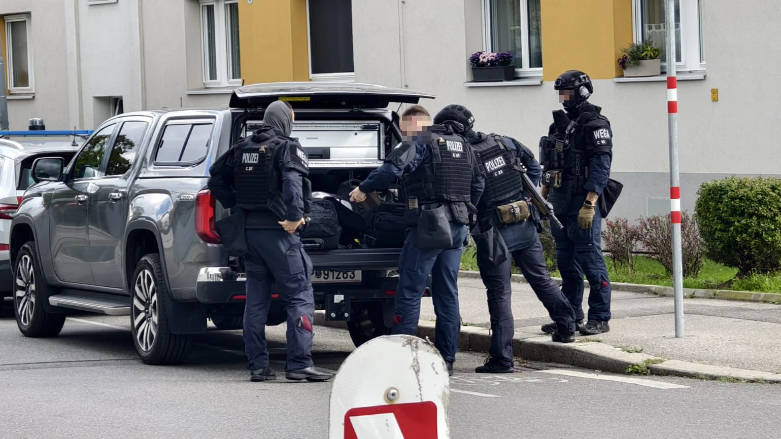 WEGA-Einsatz bei der Mitisgasse in Wien-Penzing