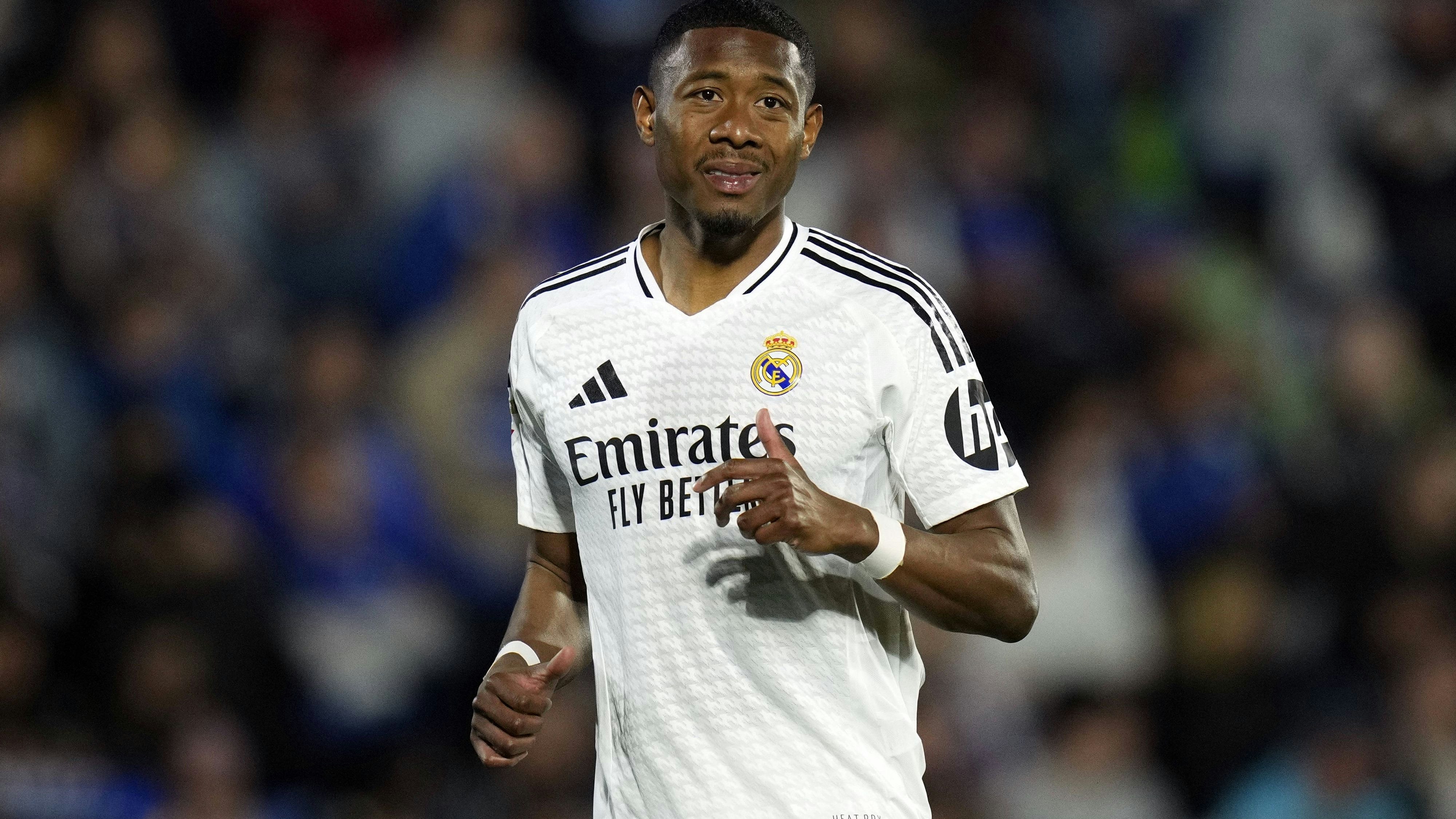 Real-Madrid-Trikot wurde von David Alaba signiert.