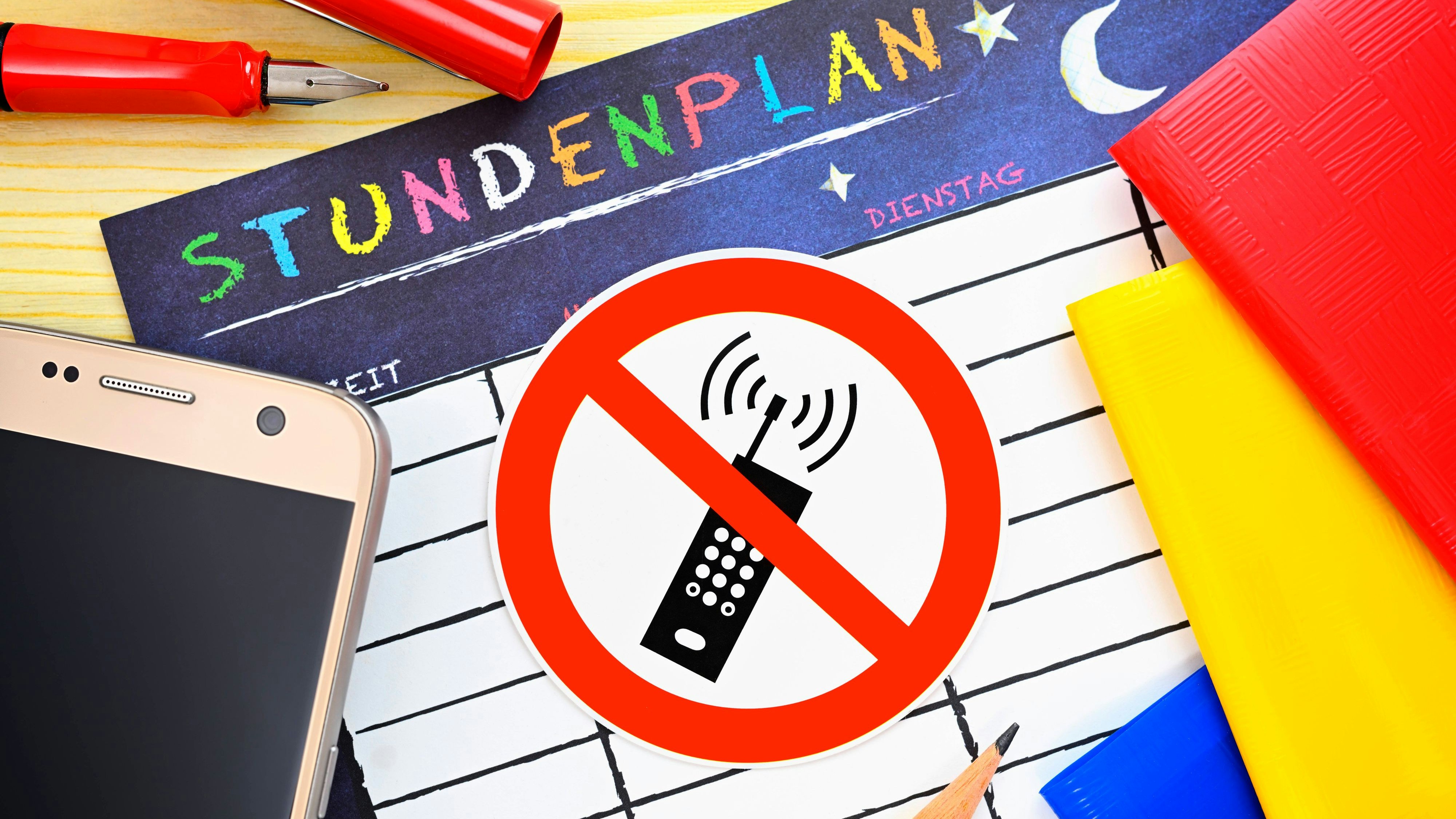 Heute.at - Kein Handy mehr in der Schule: Land zieht die Notbremse