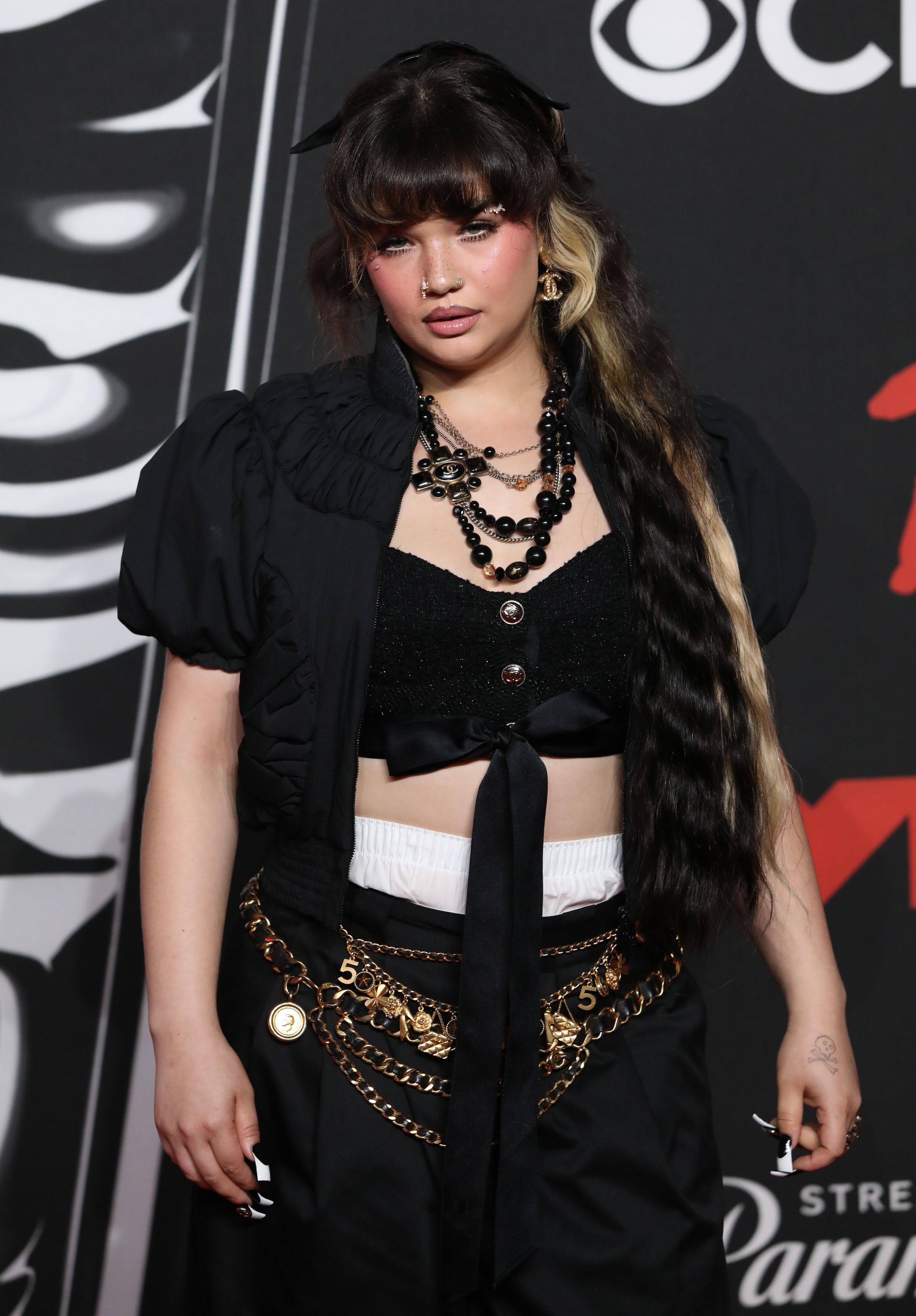 Mit 17 wurde bei Lola Young eine Schizoaffektive Störung diagnostiziert, später auch schweres ADHS.