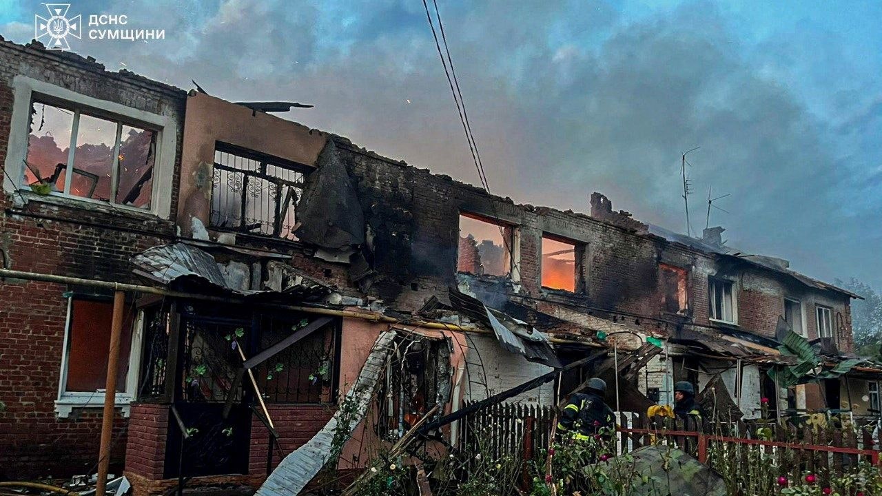 Die Einsatzkräfte konnten nur mehr die Leichen der Eltern und ihrer zwei Buben im Alter von vier und sechs Jahren aus den Trümmern bergen.