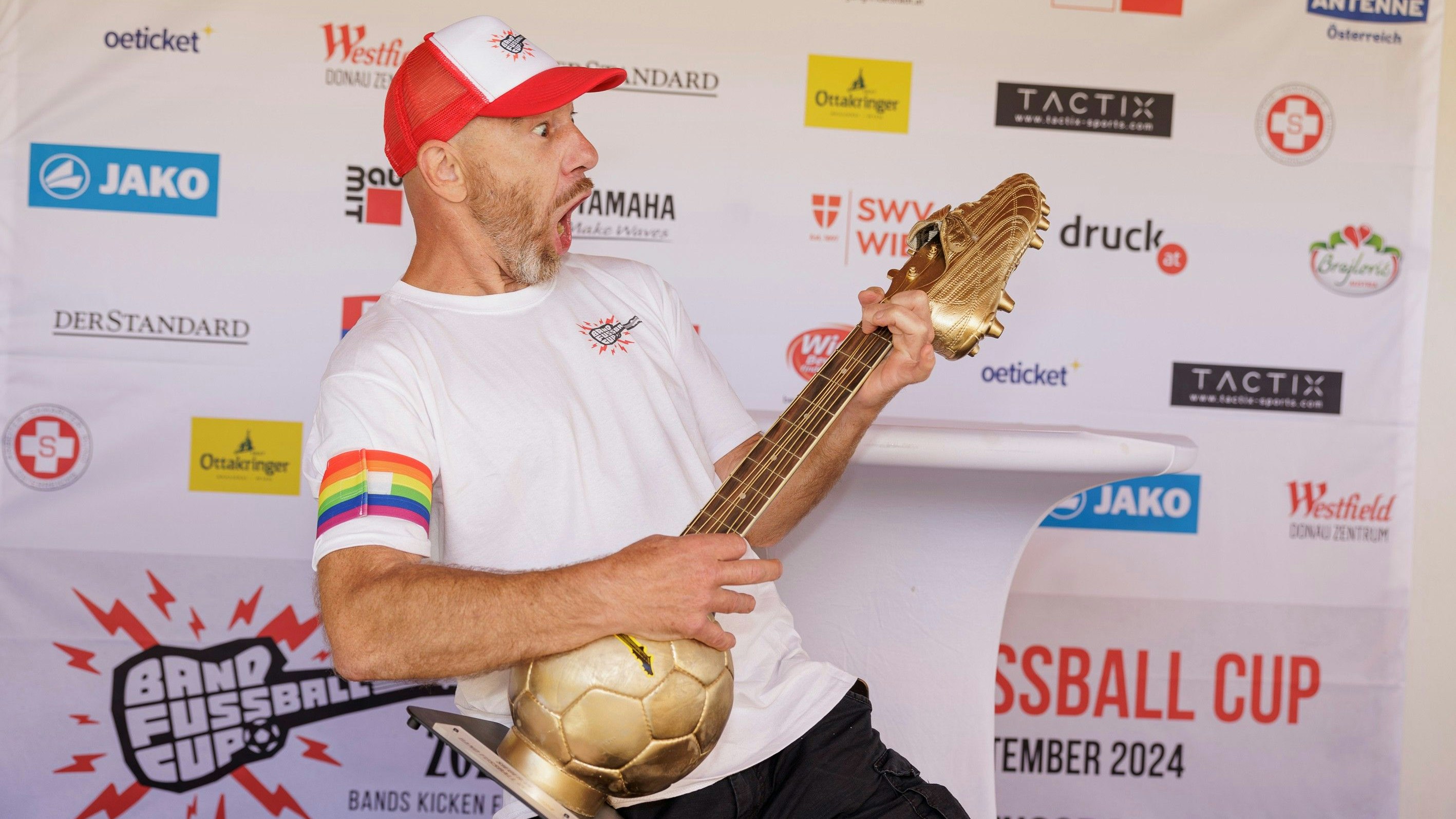 Heute.at - Musiker werden für guten Zweck zu menschlichen Figuren