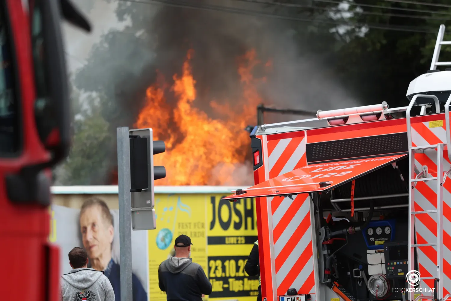 Der Brand wütete in einem Schrottcontainer in der Wiener Straße.