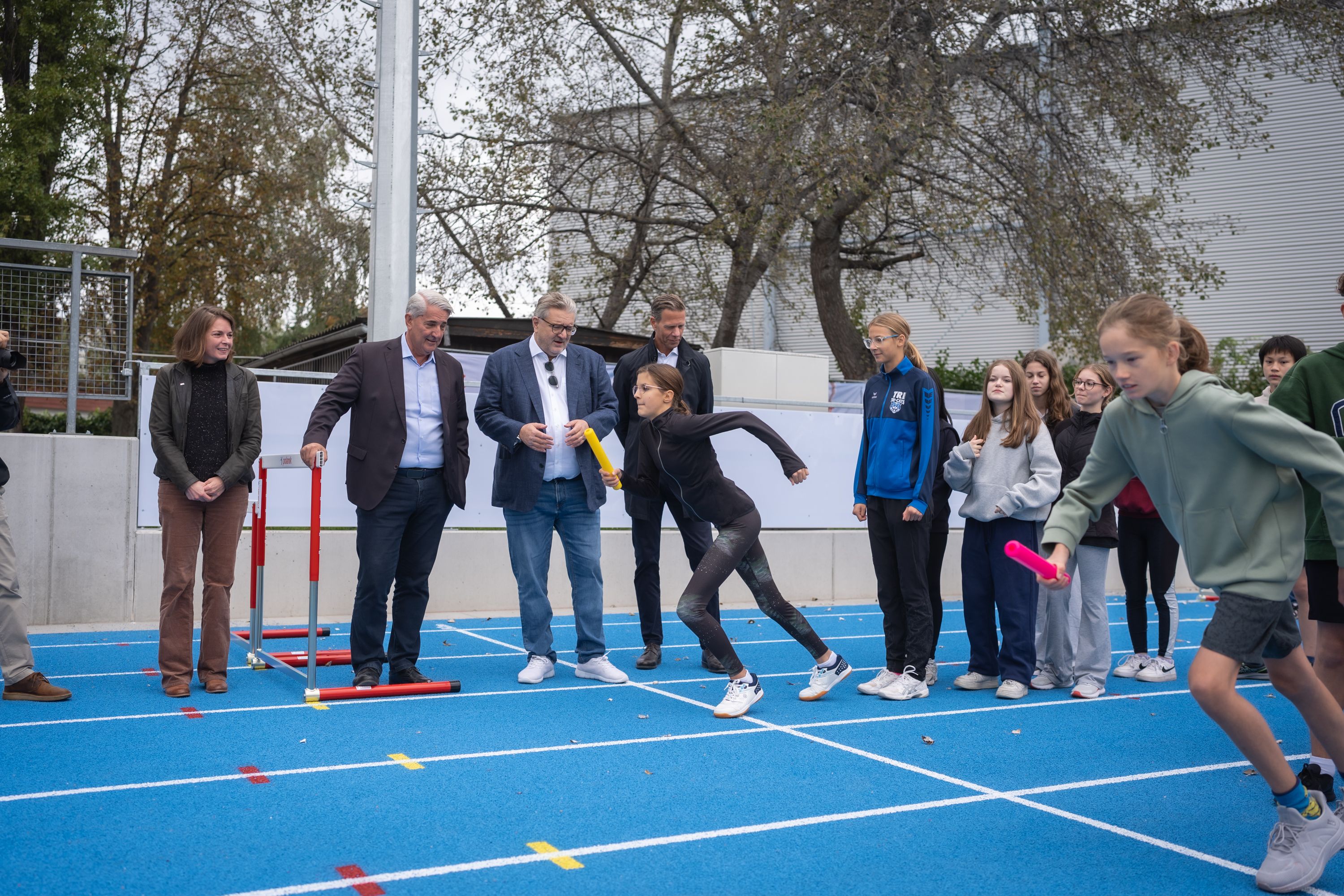 Eröffnung der Leichtathletikanlage in der Erzherzog Karl Straße 108 mit Sozialstadtrat Peter Hacker.
