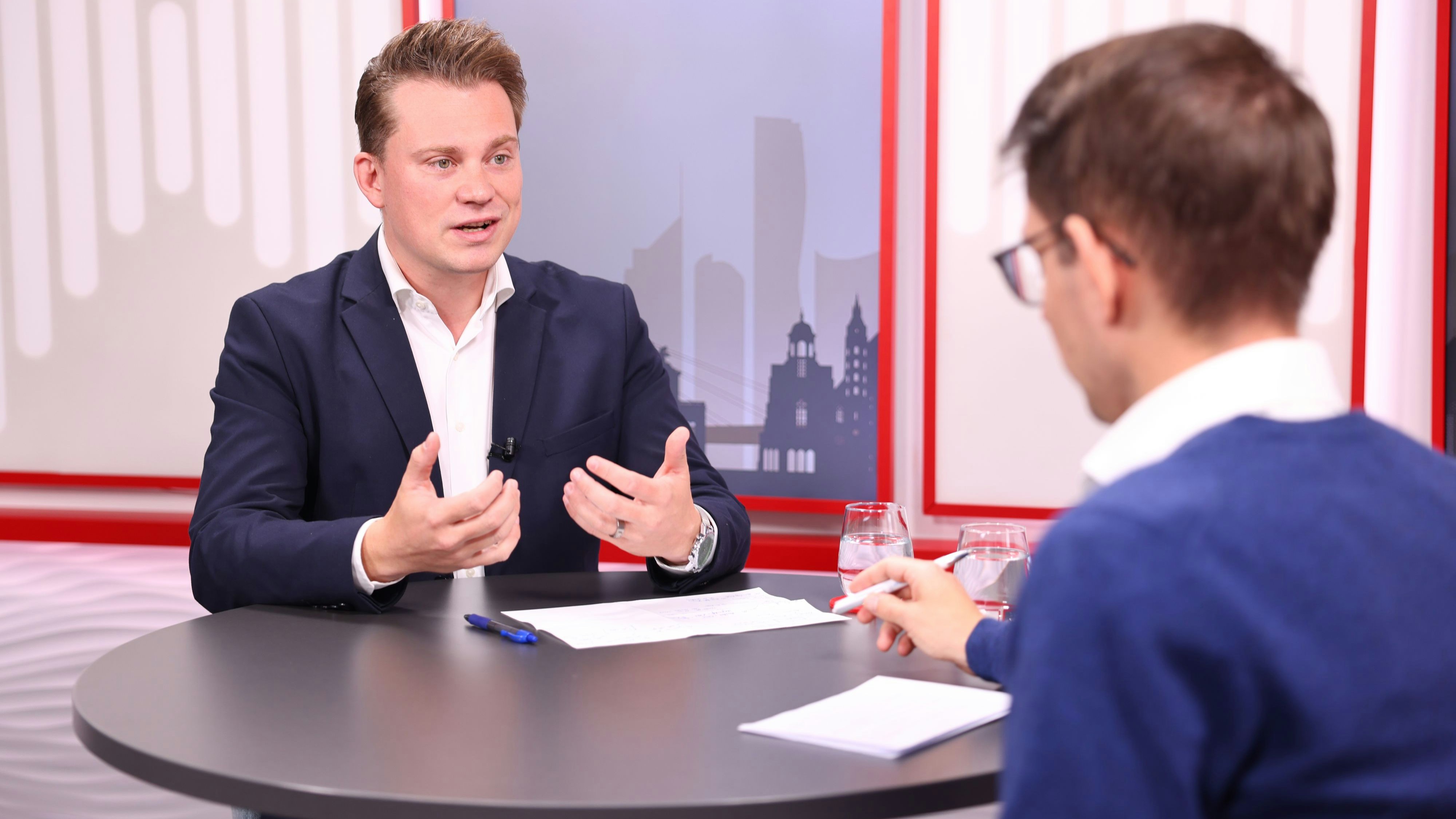 Heute.at - Strafen, wenn Eltern Lehrerinnen nicht die Hand geben