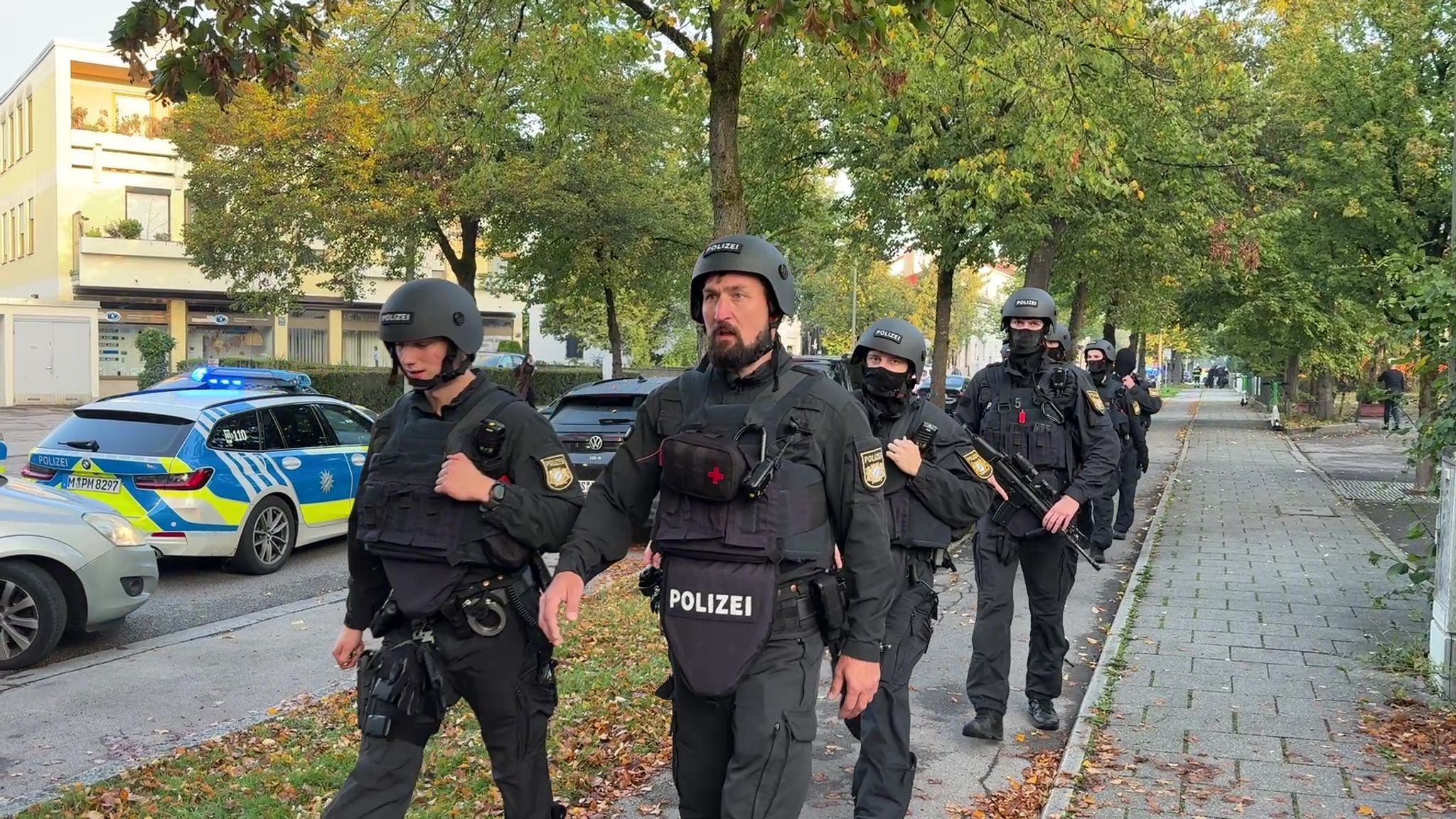 Die Polizei prüft eine Verbindung zur Antifa.