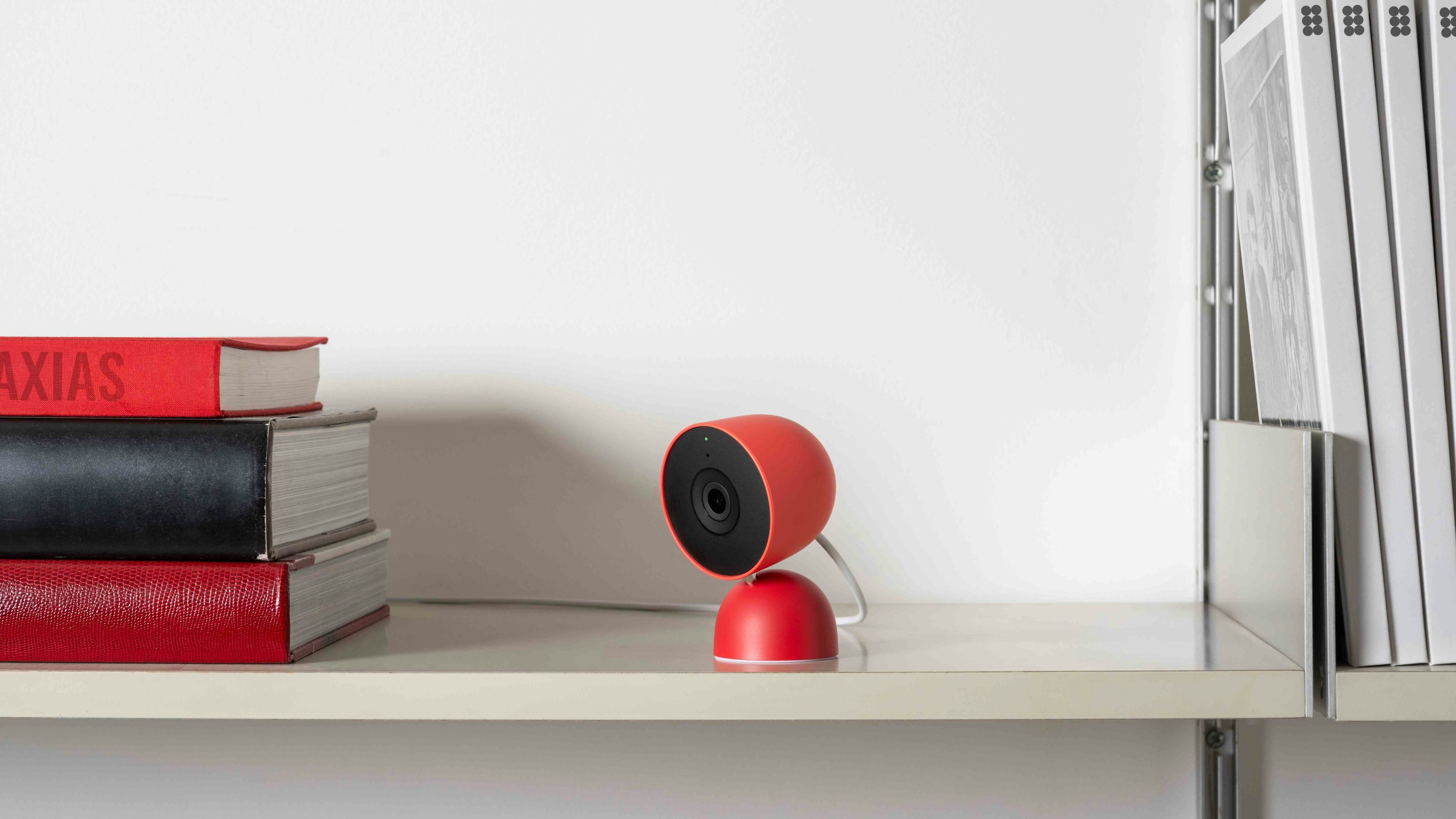 Parallel zur Software stellt Google neue Hardware vor: Nest Cam Indoor (99,99 Euro, Bild), Nest Cam Outdoor (149,99 Euro) und Nest Doorbell (179,99 Euro).