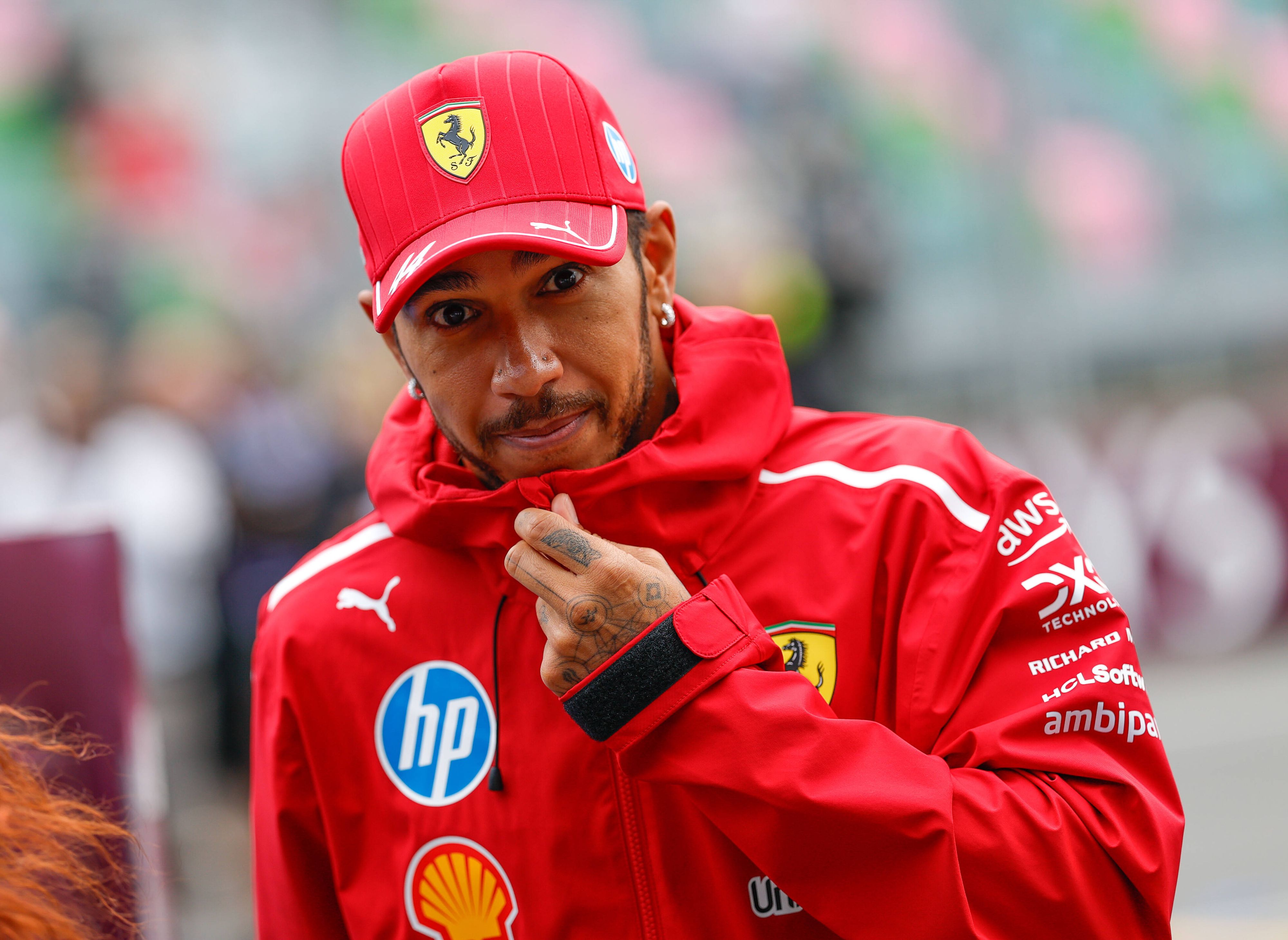 Lewis Hamilton steht bei Ferrari in der Kritik.