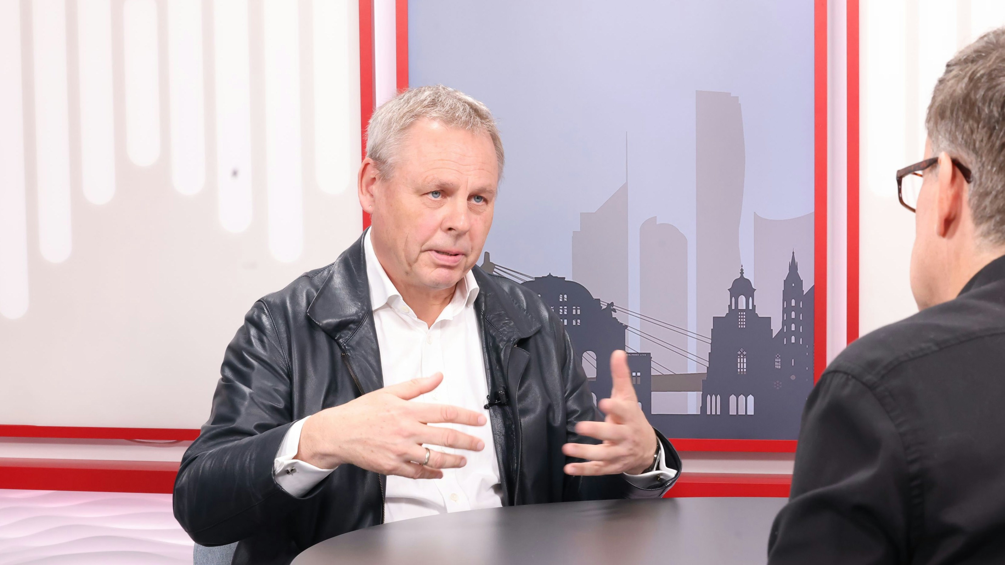 Heute.at - Neues Buch – Bodenverlust bedroht unseren Planeten