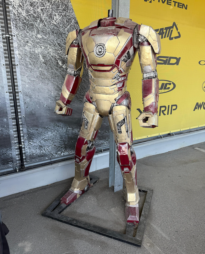 Kopflos: Iron Man wurde seines besten Stücks beraubt.