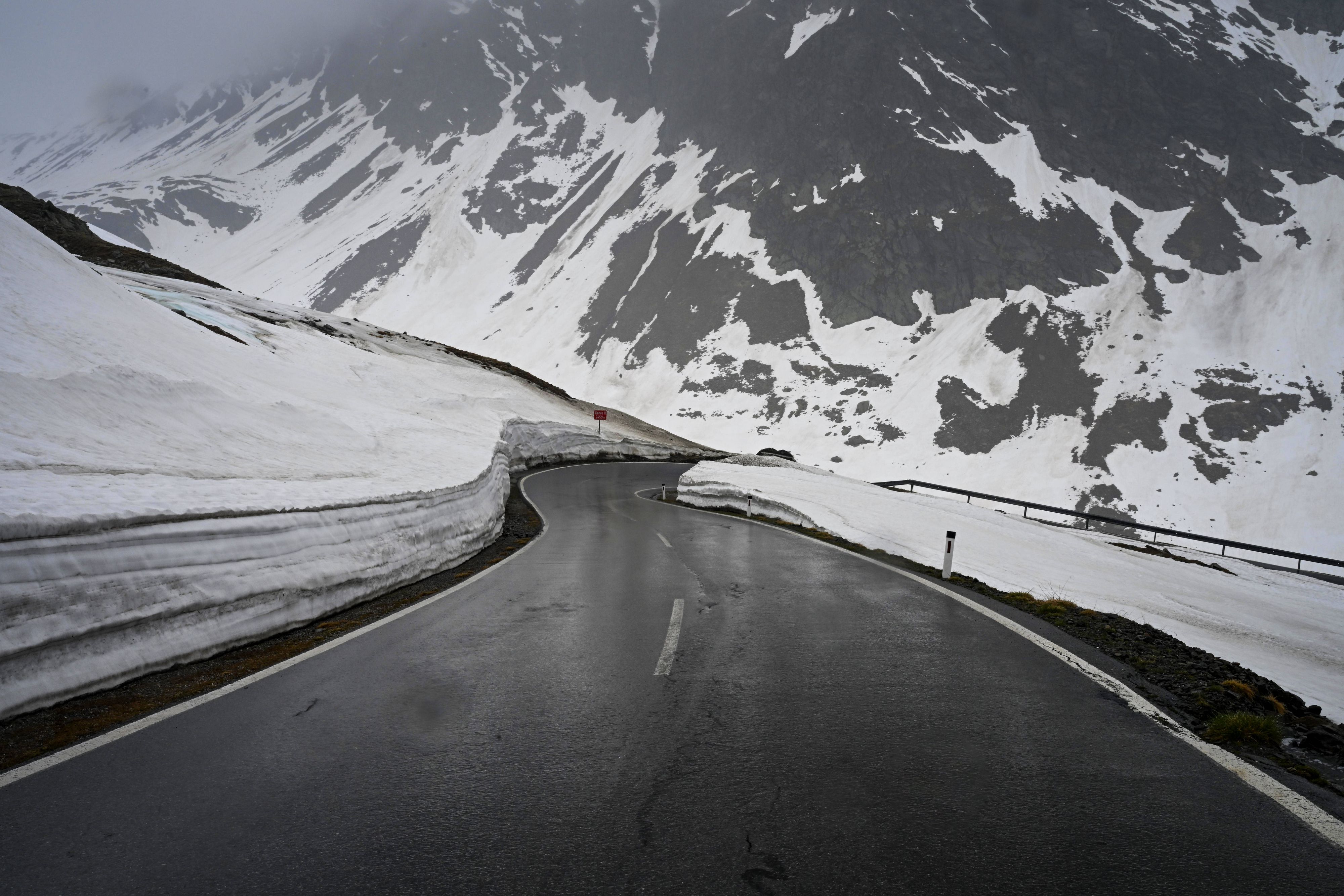 Die Schneefallgrenze sinkt in Österreich jetzt deutlich herab.
