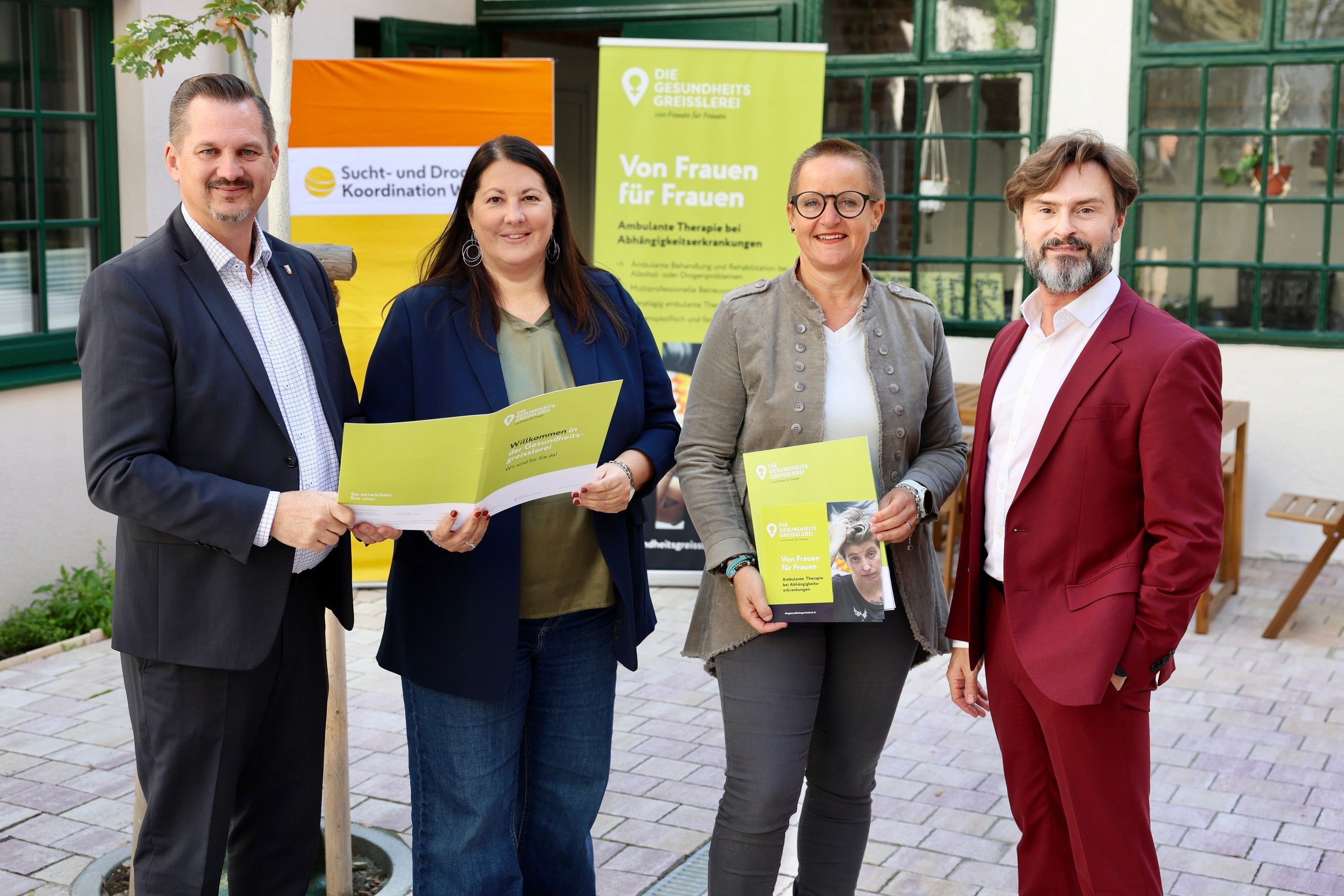 Bezirksvorsteher Favoriten Marcus Franz, Vizebürgermeisterin und Frauenstadträtin Kathrin Gaál, Geschäftsführerin des SHH und Leiterin der Einrichtung Barbara Schreder-Gegenhuber, Koordinator für Psychiatrie, Sucht- und Drogenfragen der Stadt Wien Ewald Lochner