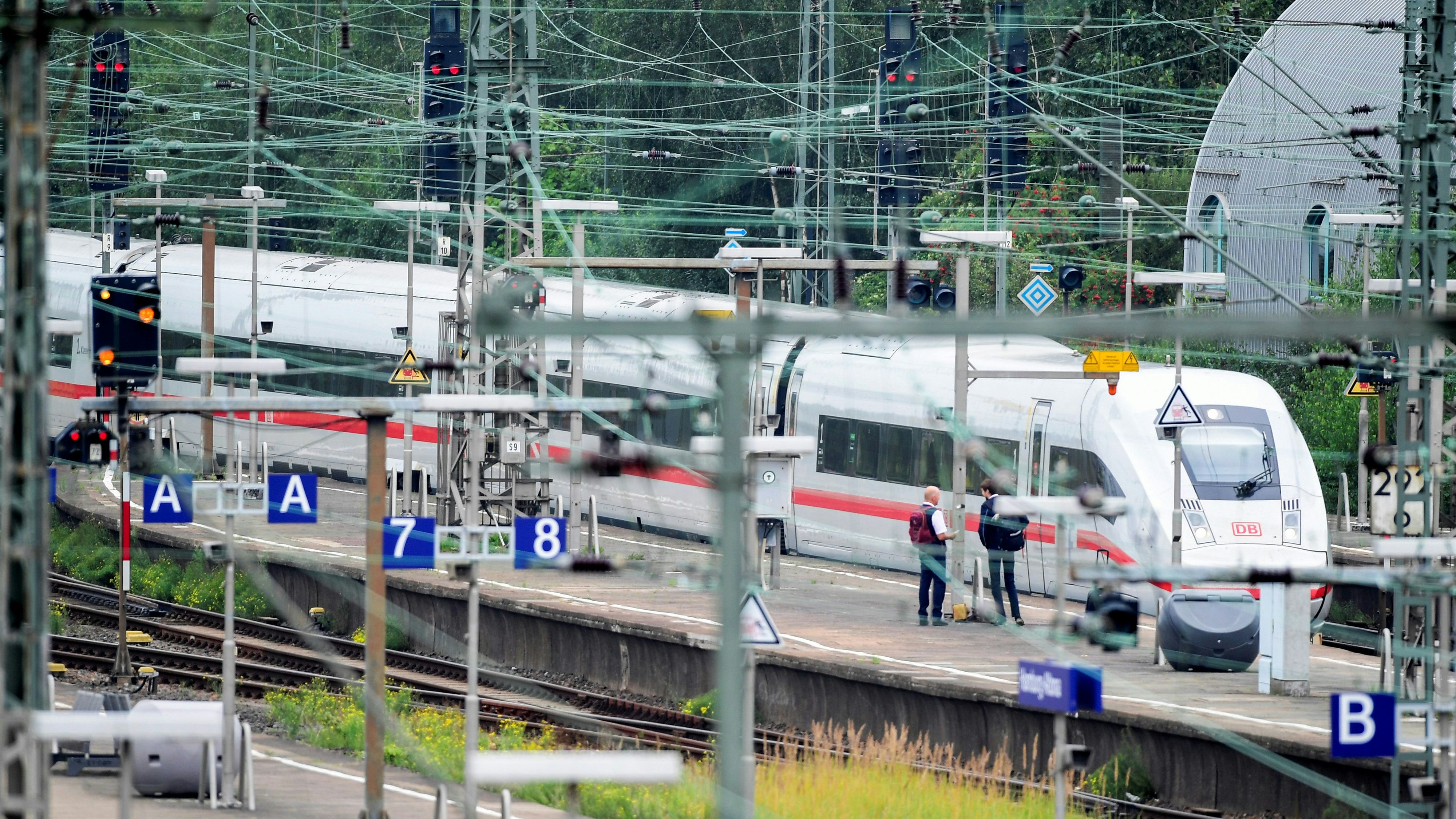 Heute.at - Schwarzfahrer löst Vollbremsung im ICE bei 280 km/h aus