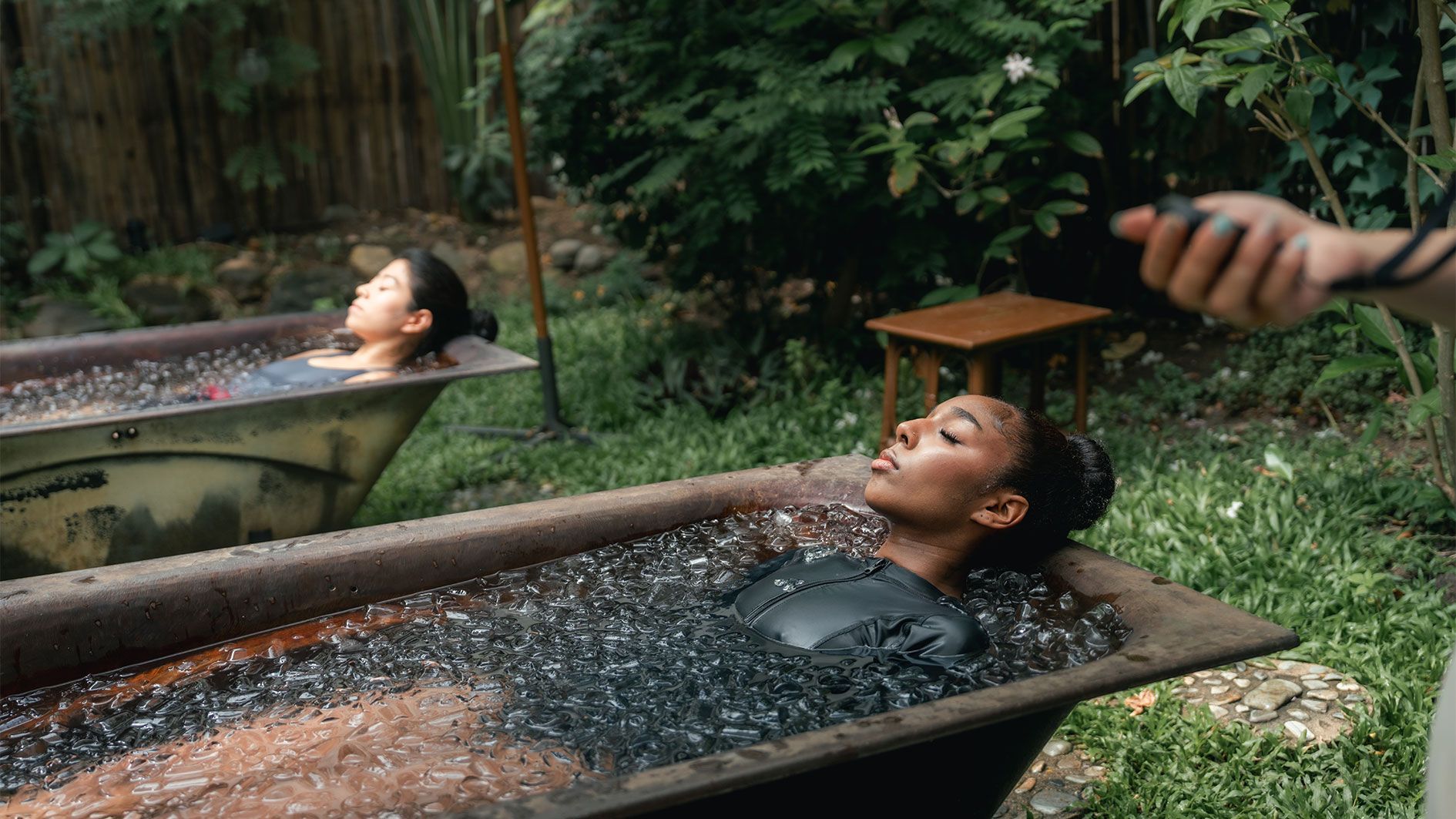 Content Creators im Netz meinen, dass Frauen lieber nicht bei diesem Wellness-Trend mitmachen sollen.