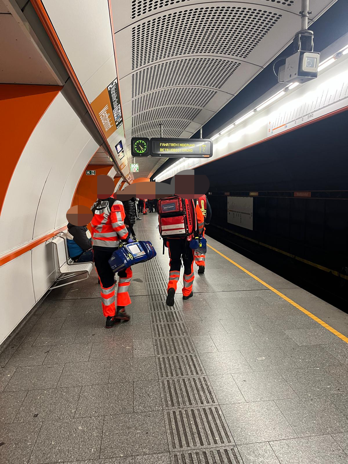 Ein Brandgeruch forderte einen Großeinsatz am Westbahnhof in Wien.
