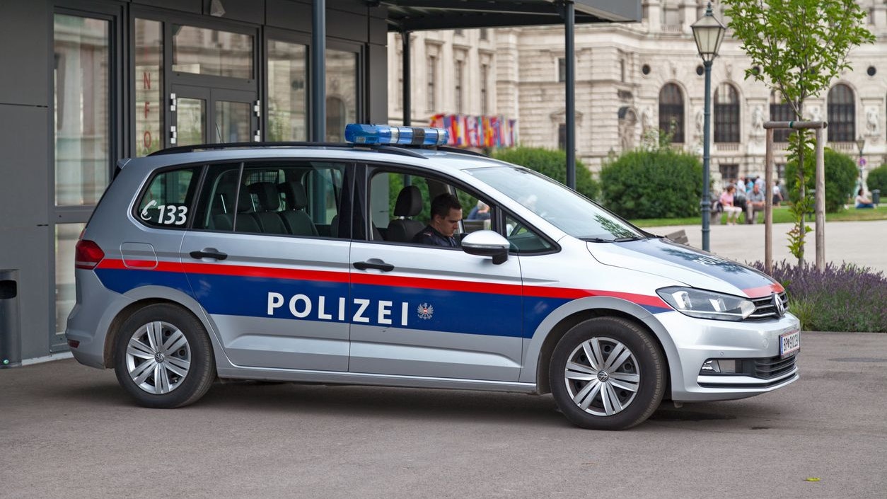 Heute.at - BMW-Lenker rammt 15-Jährige und fährt einfach weiter