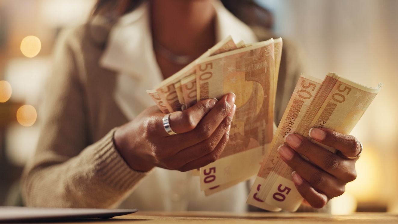 Heute.at - Ex-Lehrerin (32) verdient 8.600 € mit nur 8 Stunden Arbeit