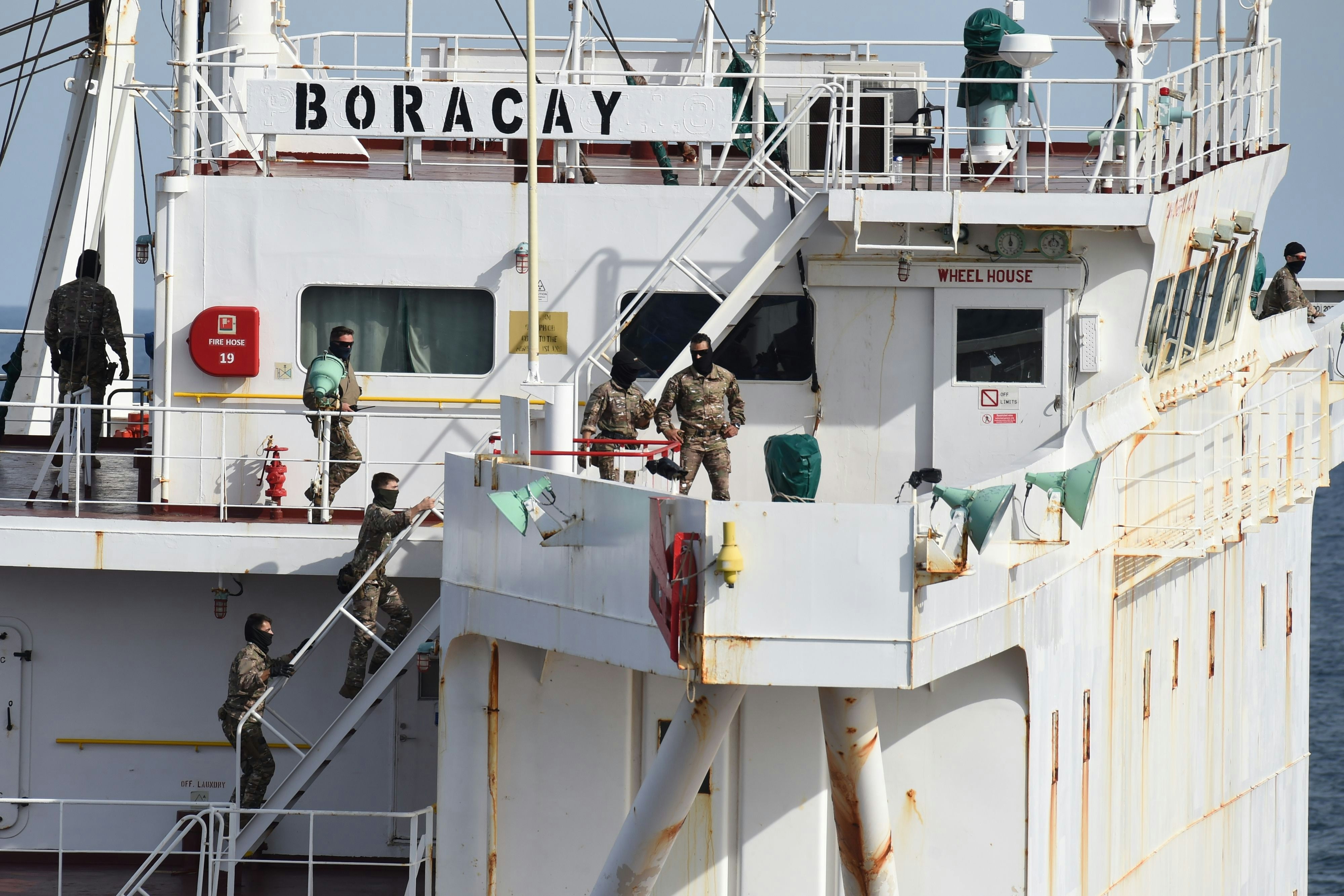 Soldaten an Bord der Boracay, Frankreich hatte den Tanker festgesetzt