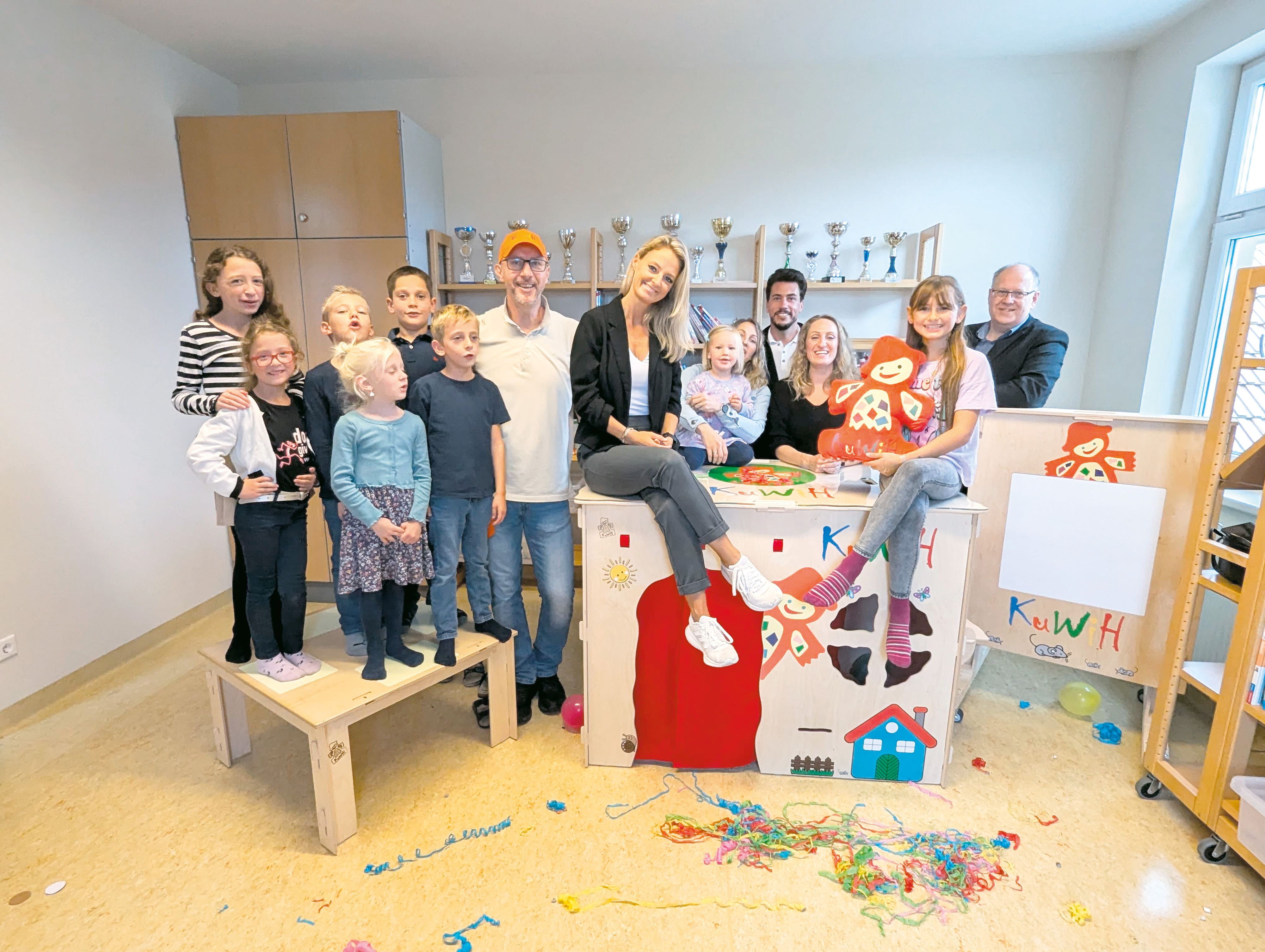 Sam John Regner (mit oranger Kappe)