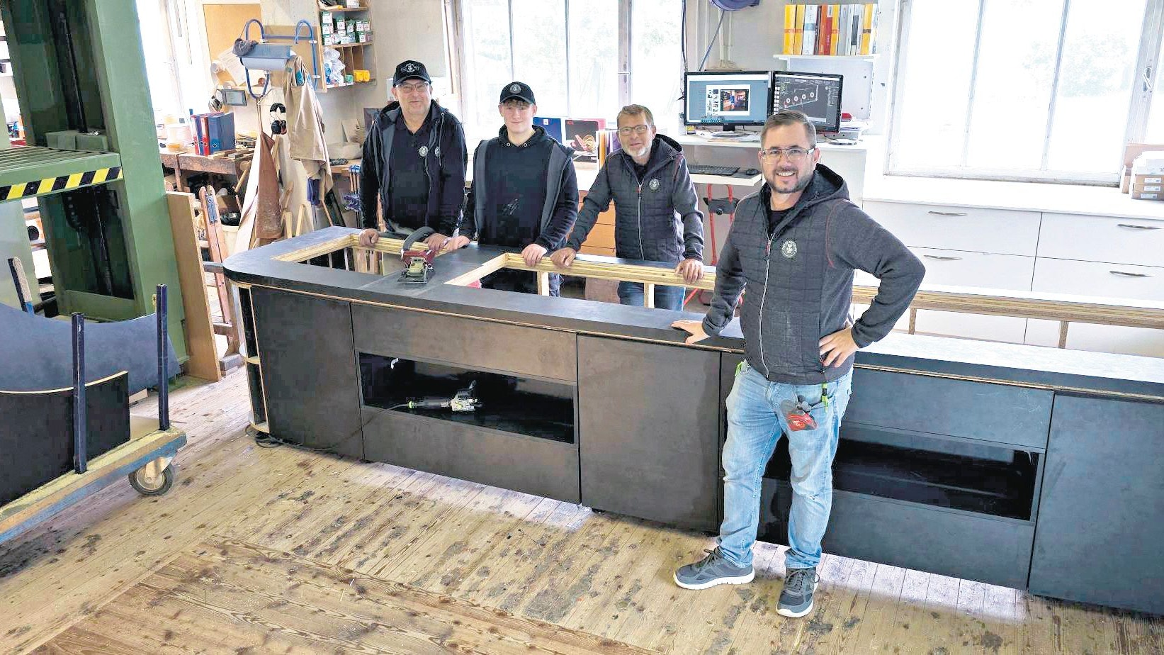 Das Team um Inhaber Paulus Spitzbart (r.)