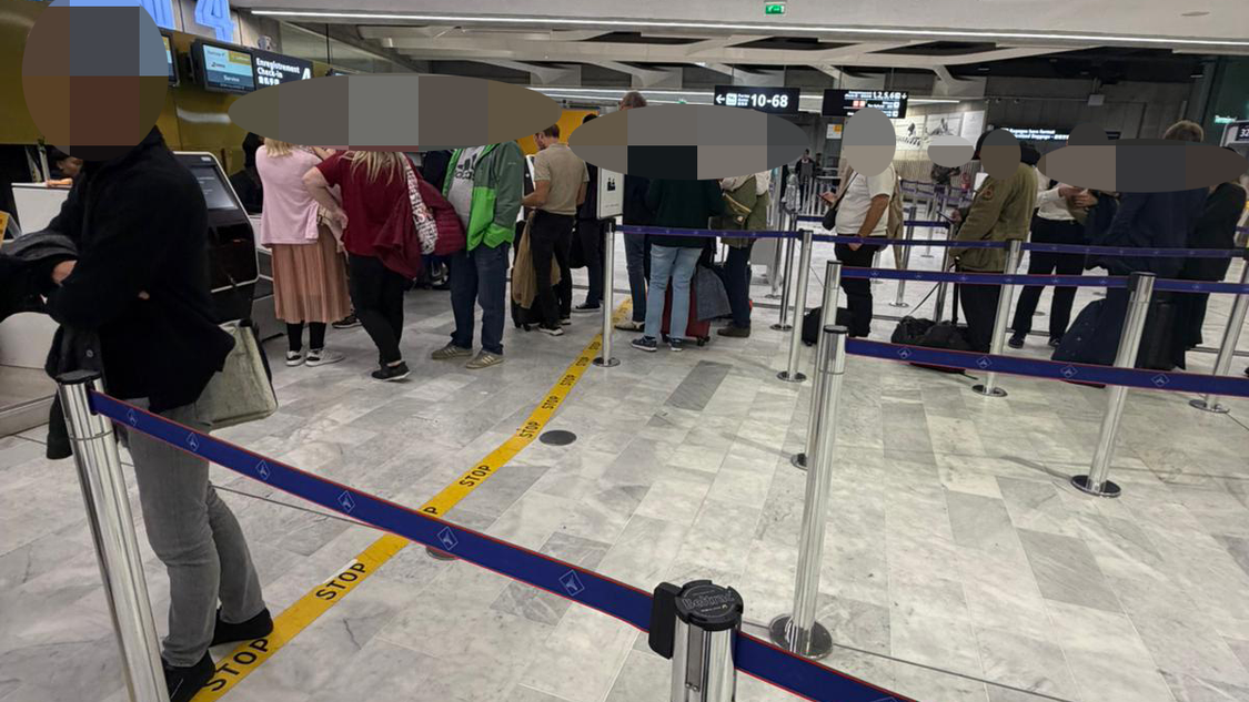 Der annullierte Flug sorgt bei den Passagieren für Ärger und Verwirrung.