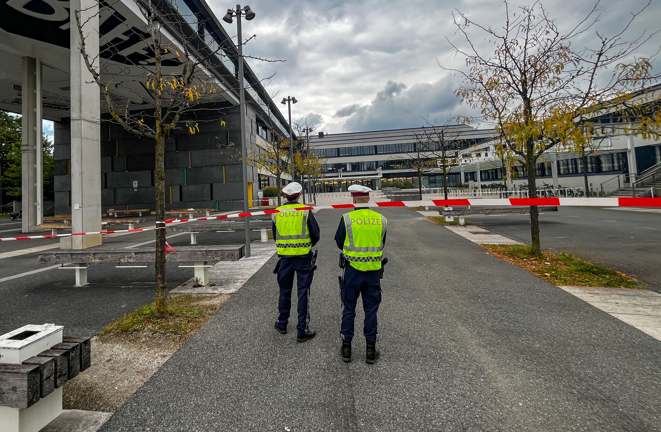 An zwei HTLs in Salzburg kam es wegen Drohungen zu größeren Polizeieinsätzen. Beide Bildungseinrichtungen wurden geräumt. 