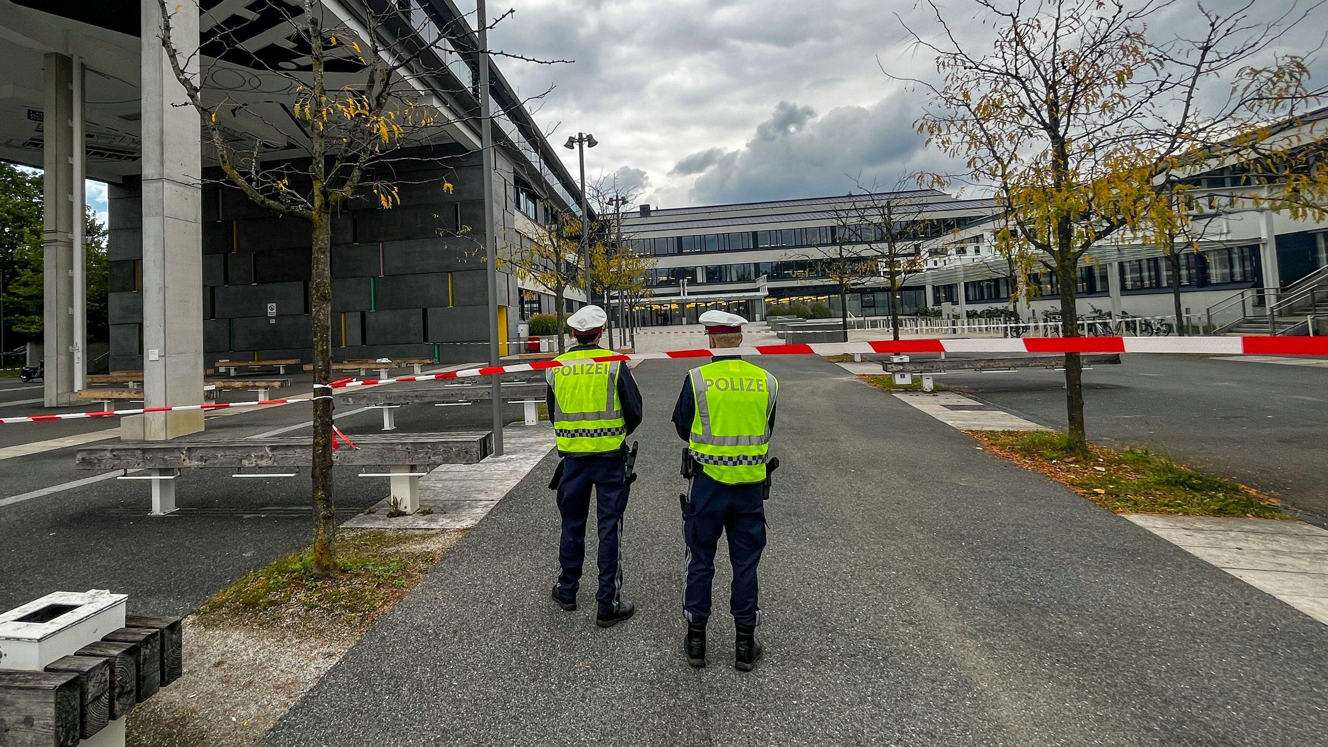 Heute.at - Bombendrohung! Zwei Schulen in Salzburg evakuiert
