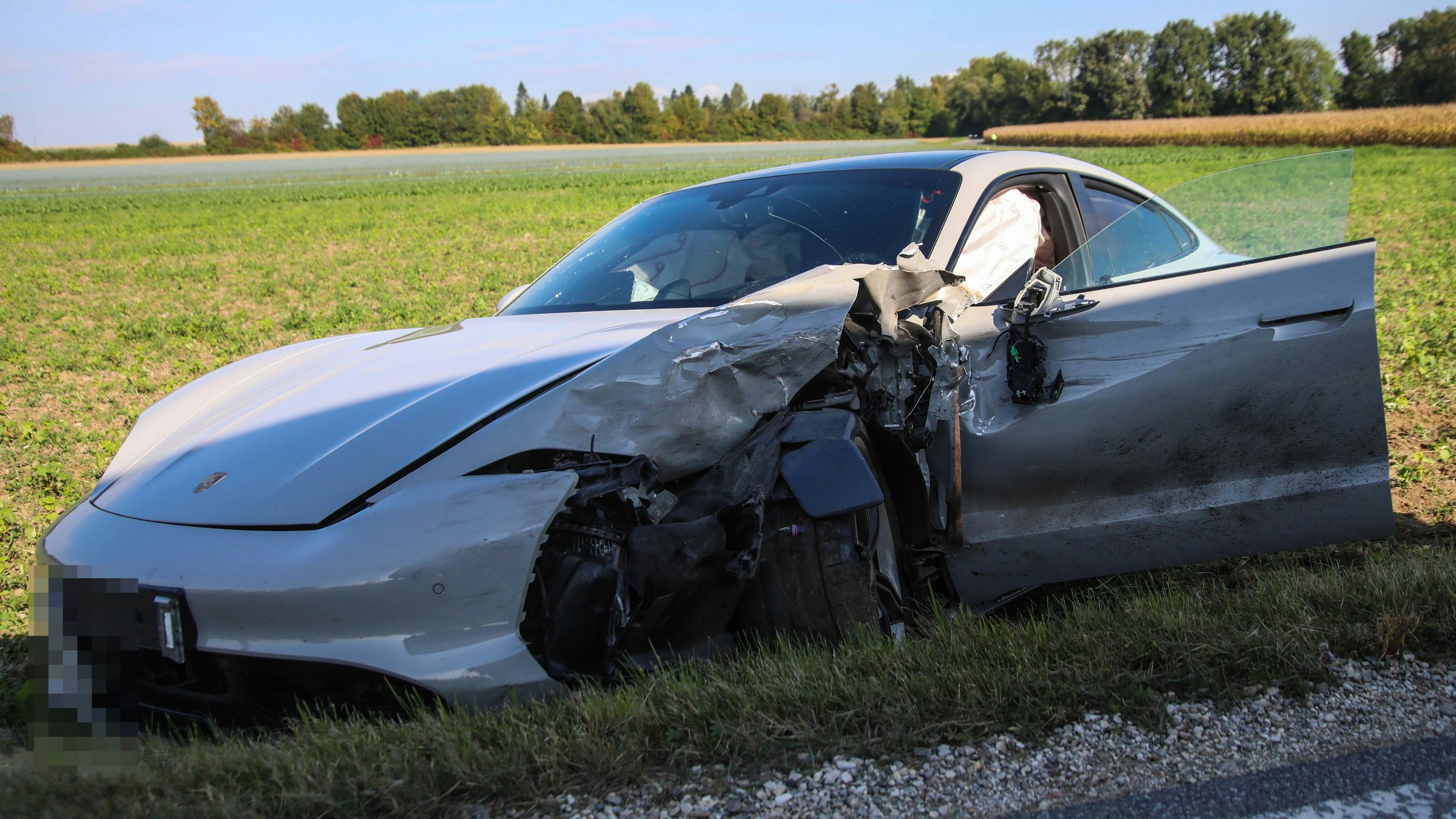 Heute.at - 100.000-Euro-Porsche nach Crash völlig ramponiert