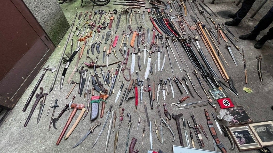 Heute.at - Nazi-Fan muss Rettung rufen – dann fliegt er auf