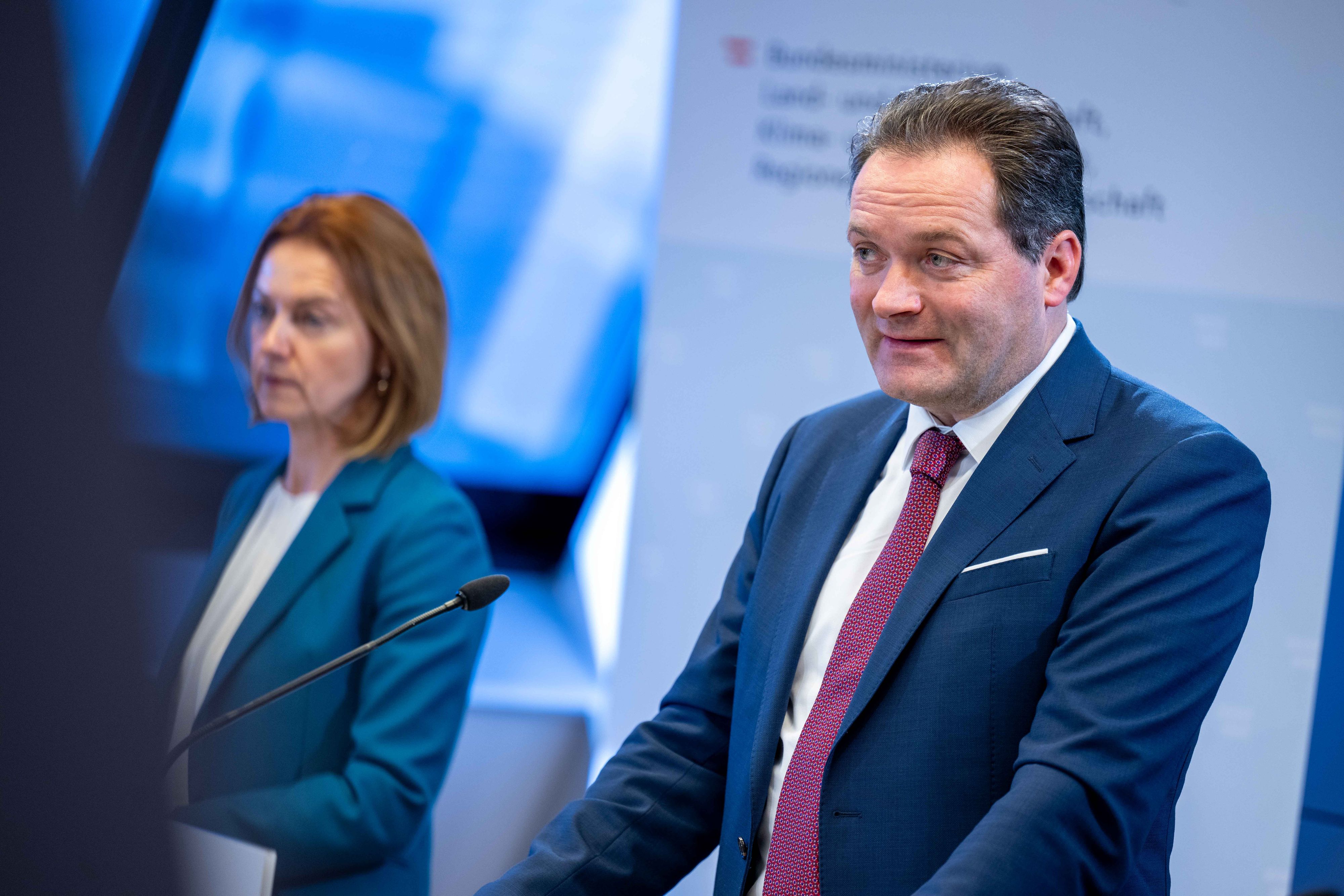 Die Vorsitzende der UFI-Kommission und steirische Landesrätin, Simone Schmiedtbauer: (l.) sieht einen 