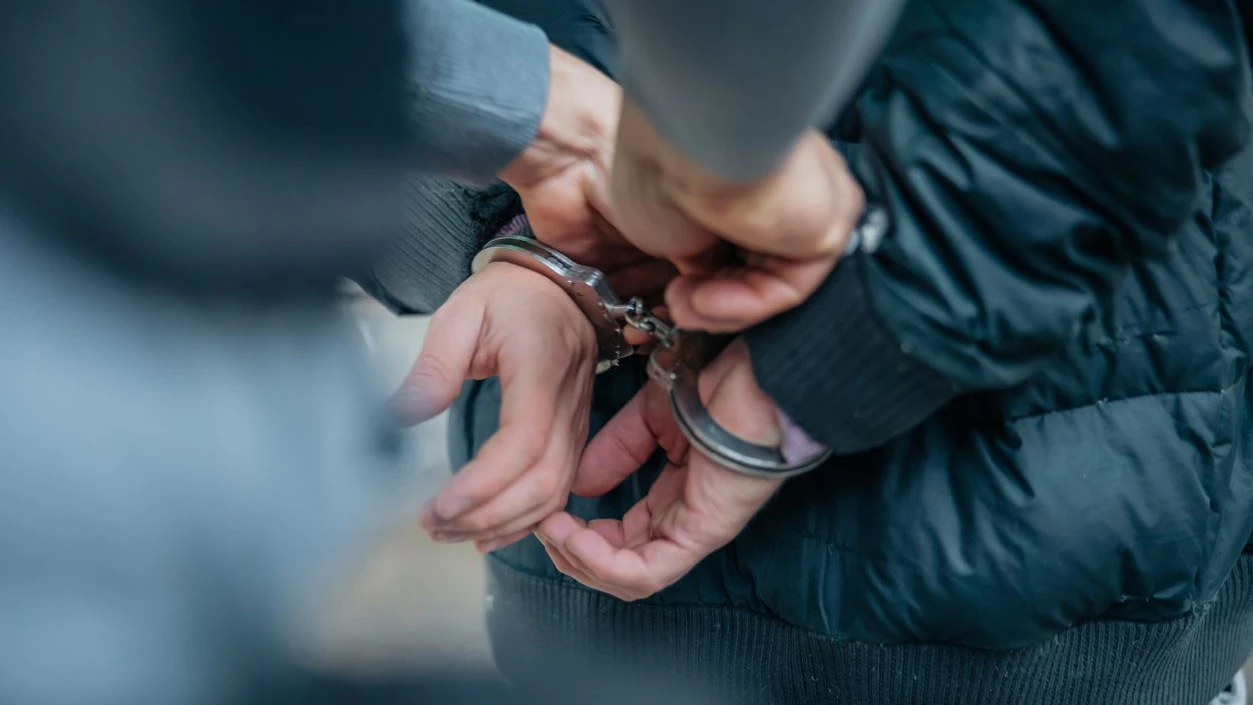 Die beiden Männer wurden von der Polizei festgenommen.
