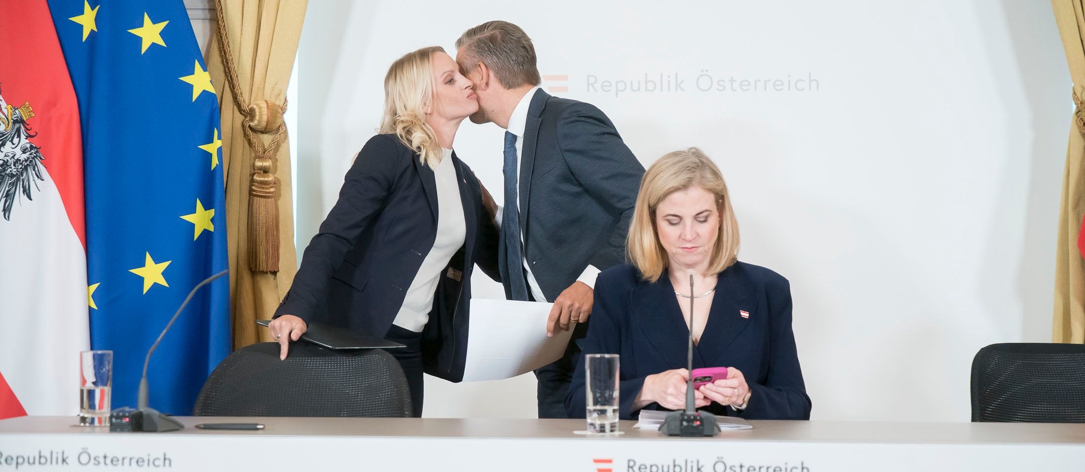 ... die Beate kommt mit dem Notieren gar nicht mehr hinterher