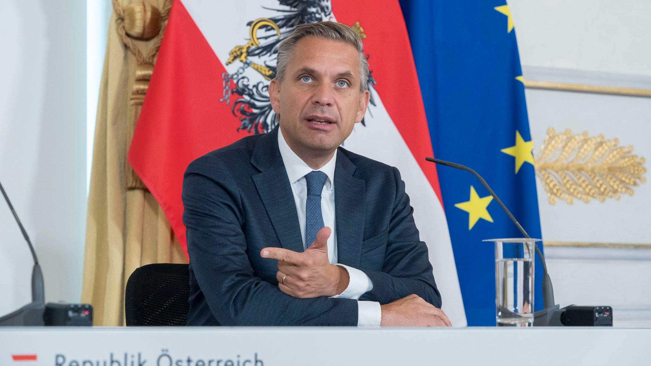 ... dann warten wir zweitens in aller Ruhe ab ...
