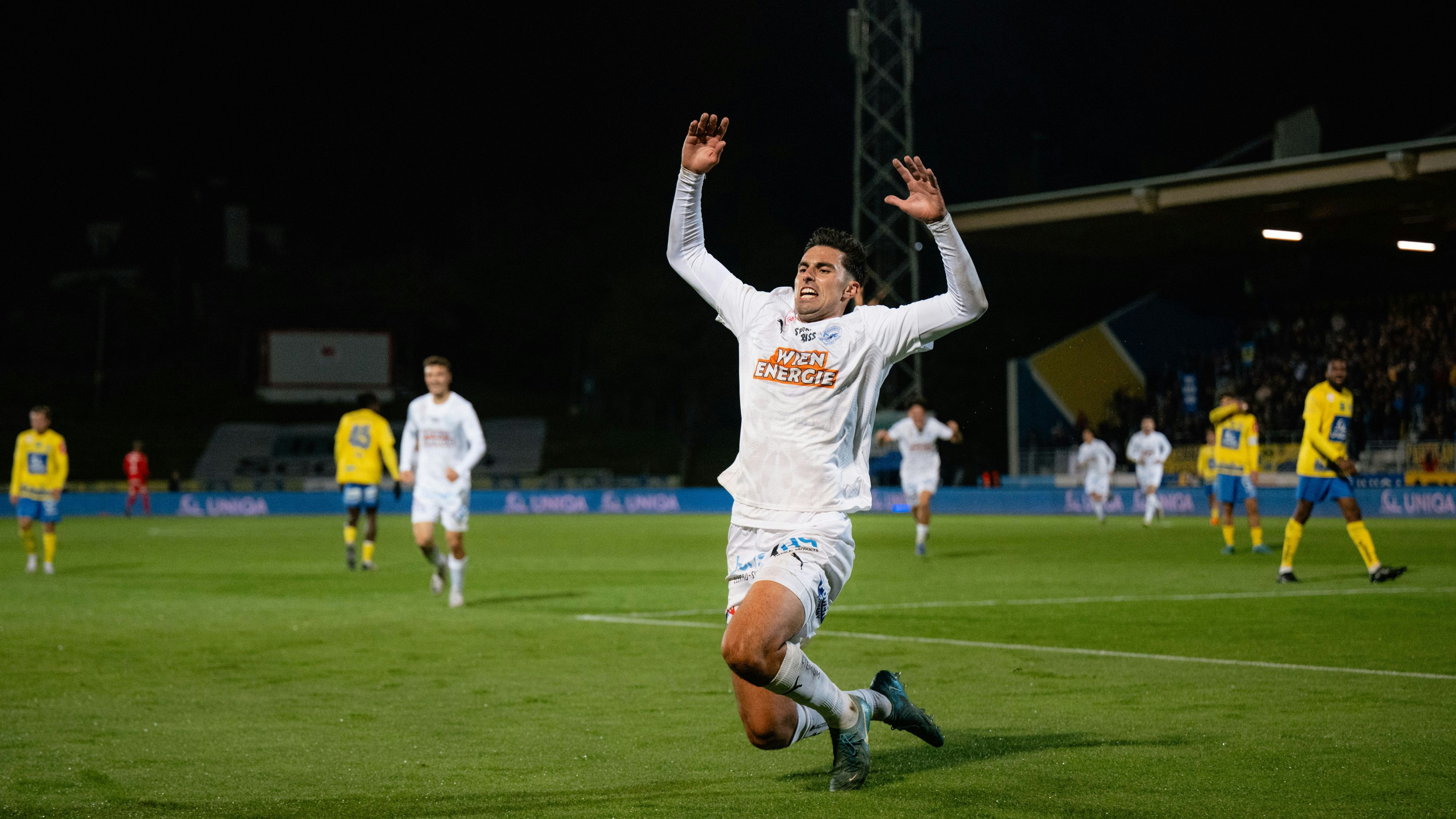 Heute.at - FAC gewinnt El Danubio – Admira mit Arbeitssieg