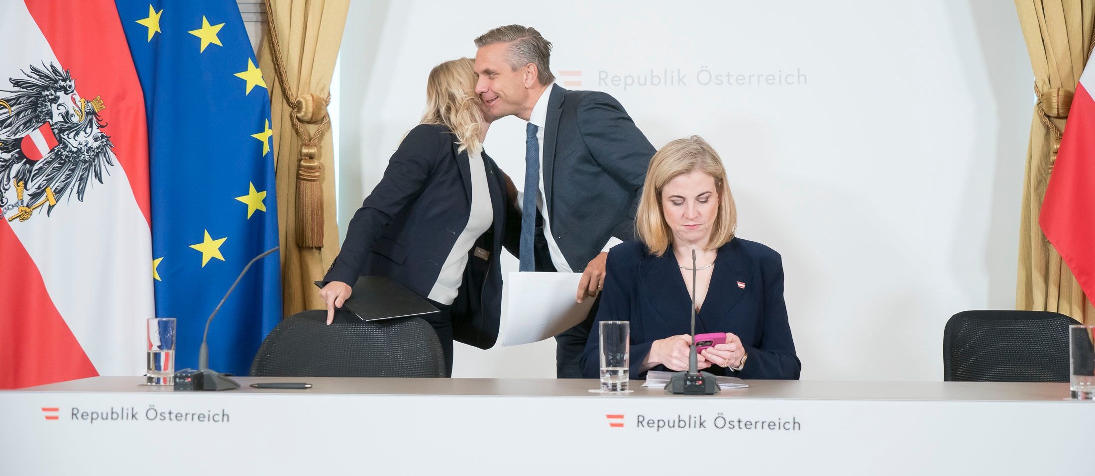 ... Servus, meine Liebe, grüß dich ...