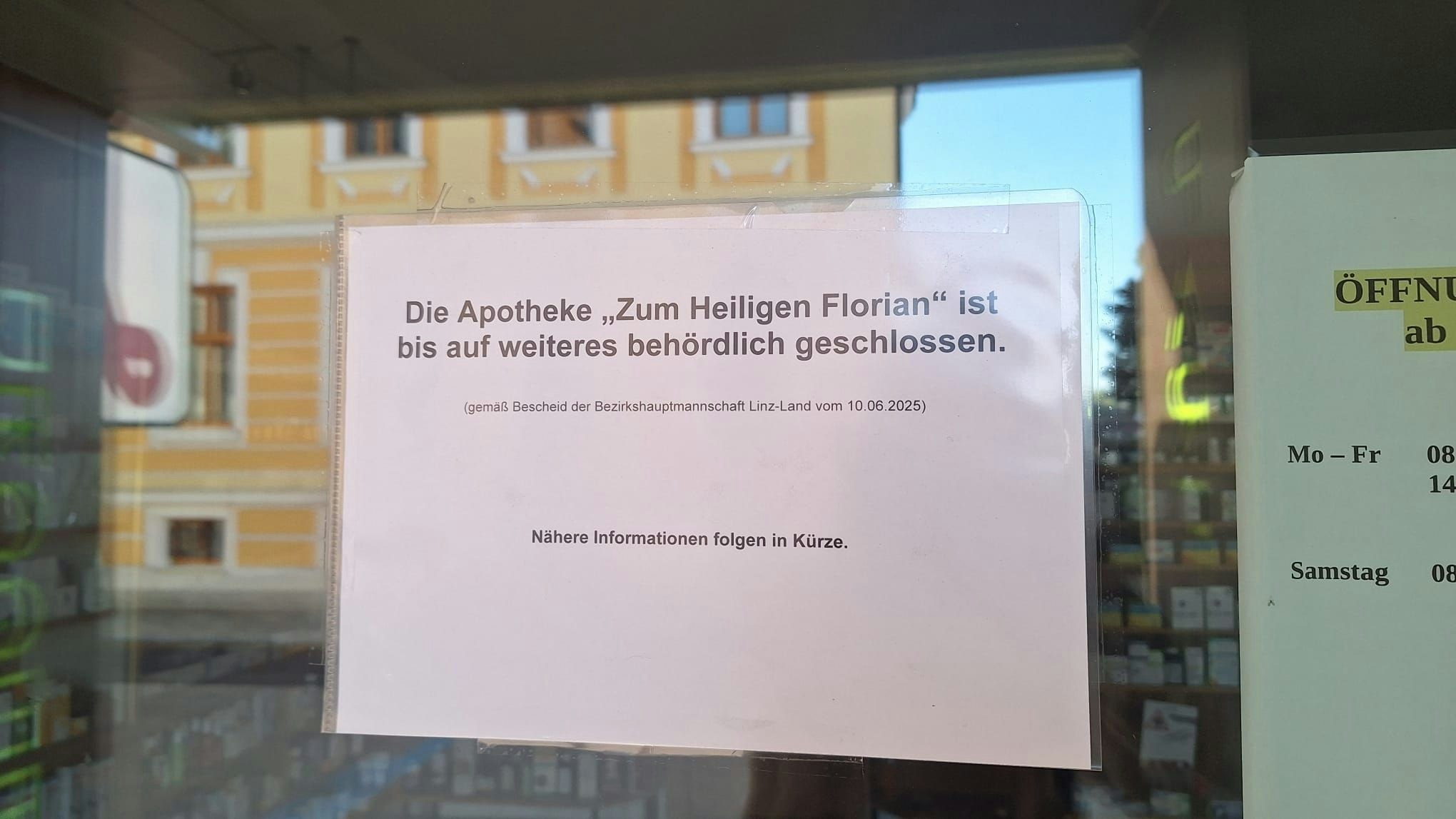 Diese Aushang hängt an der Türe.