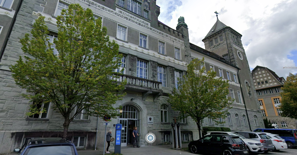 Heute.at - Lebenslang für 26-Jährigen nach brutalem Mord an Ex