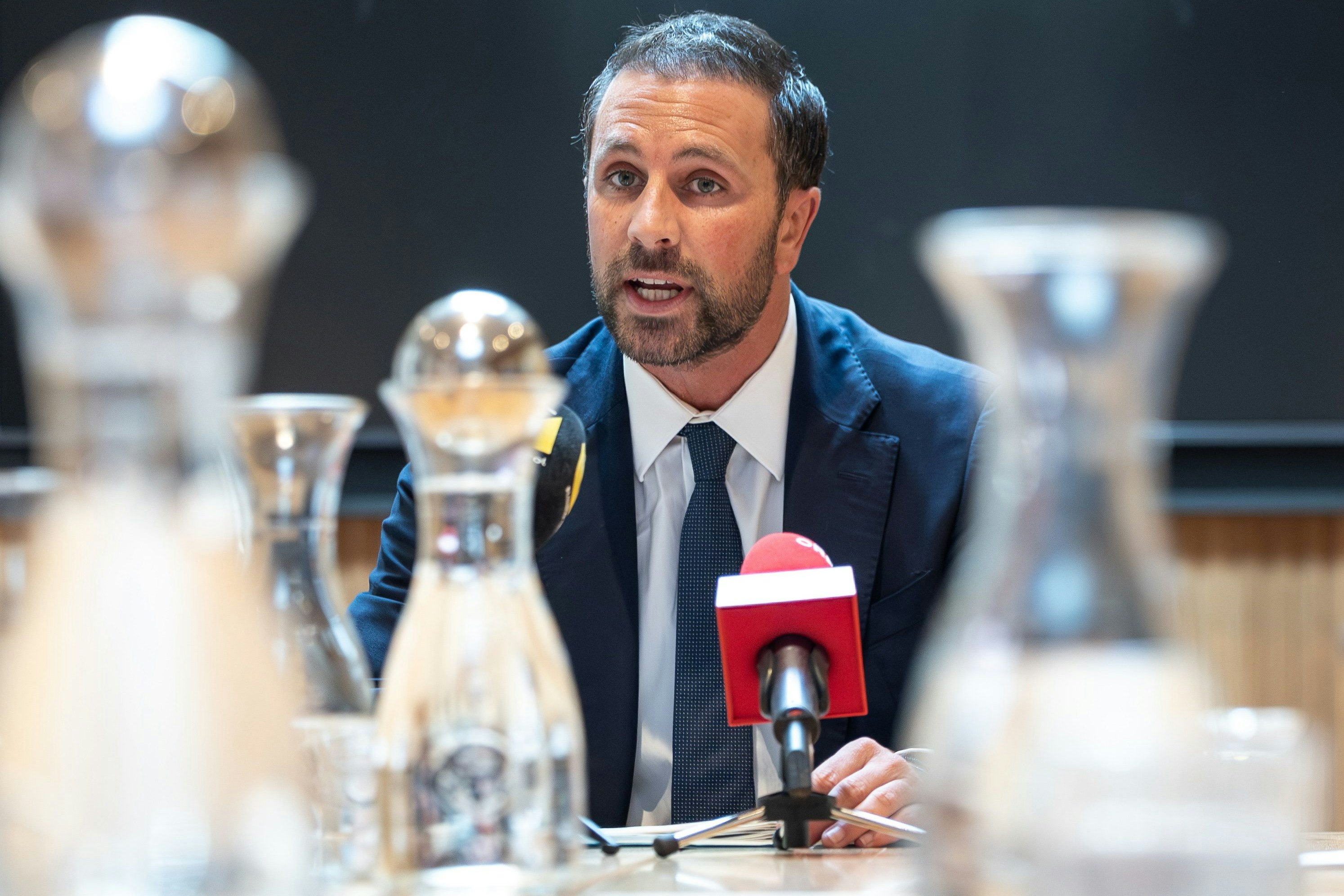 Die Tiroler SPÖ warf Georg Dornauer raus, der aber wirft nicht hin, sondern den Genossen einiges an den Kopf