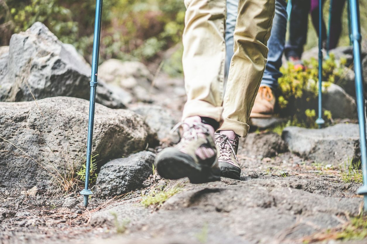 Neben klassischen Ursachen wie Unachtsamkeit oder Selbstüberschätzung verschärfen saisontypische Faktoren die Bedingungen.