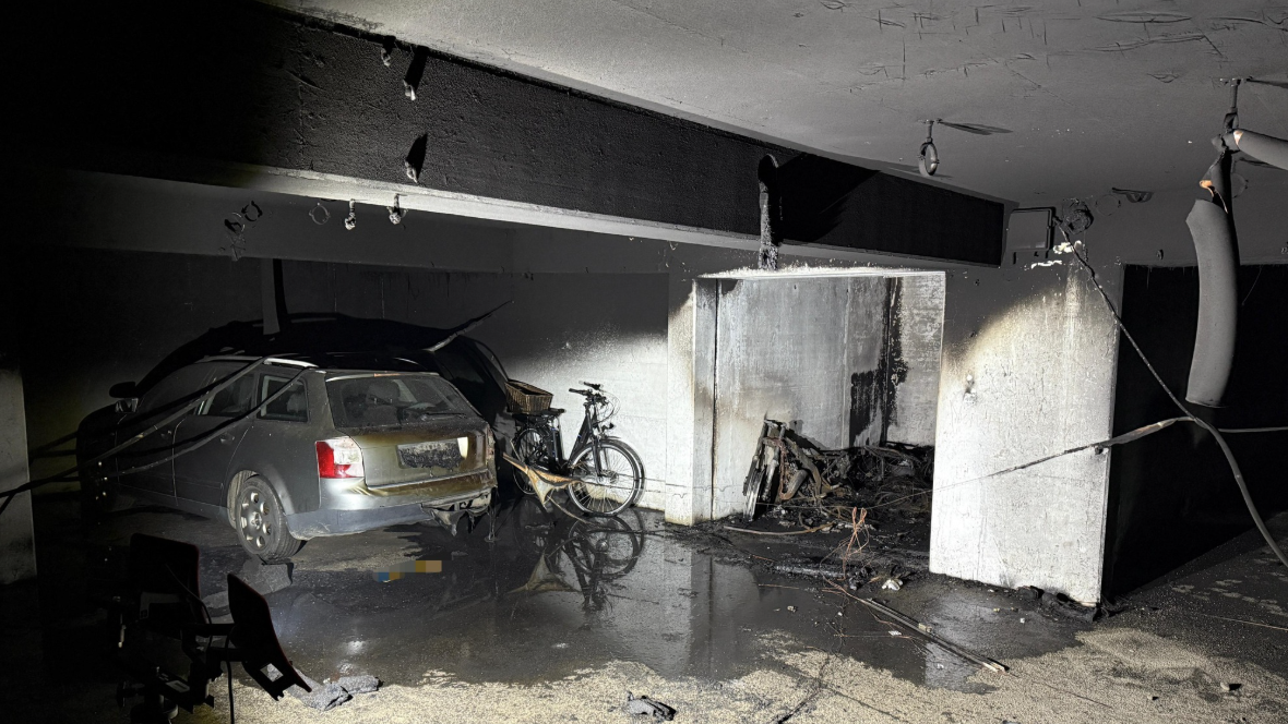 Heute.at - Feuerwehr rückt in der Nacht zu Tiefgarage aus