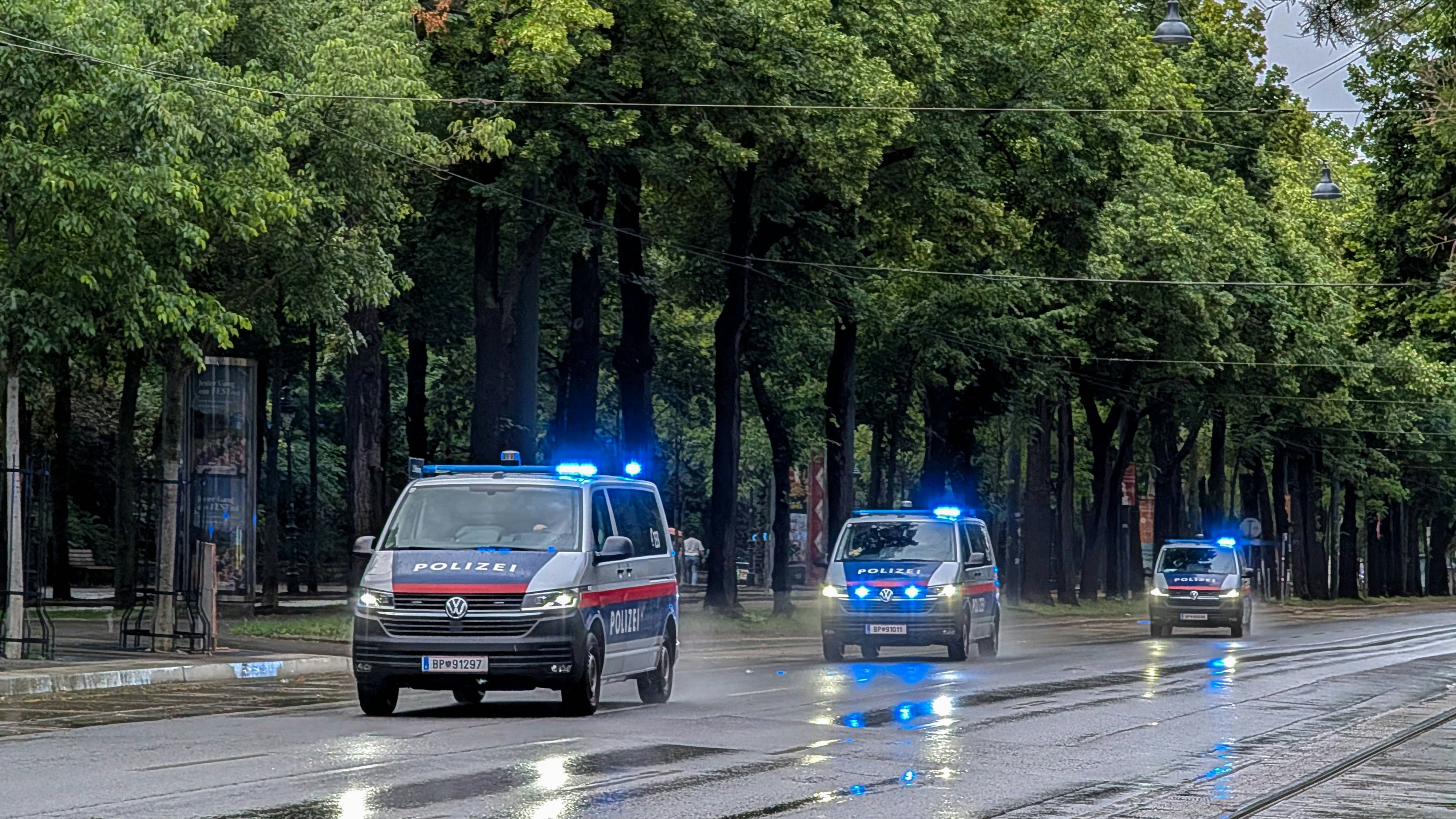 Heute.at - Polizei stürmt Drogenwohnung – 59-Jähriger festgenommen