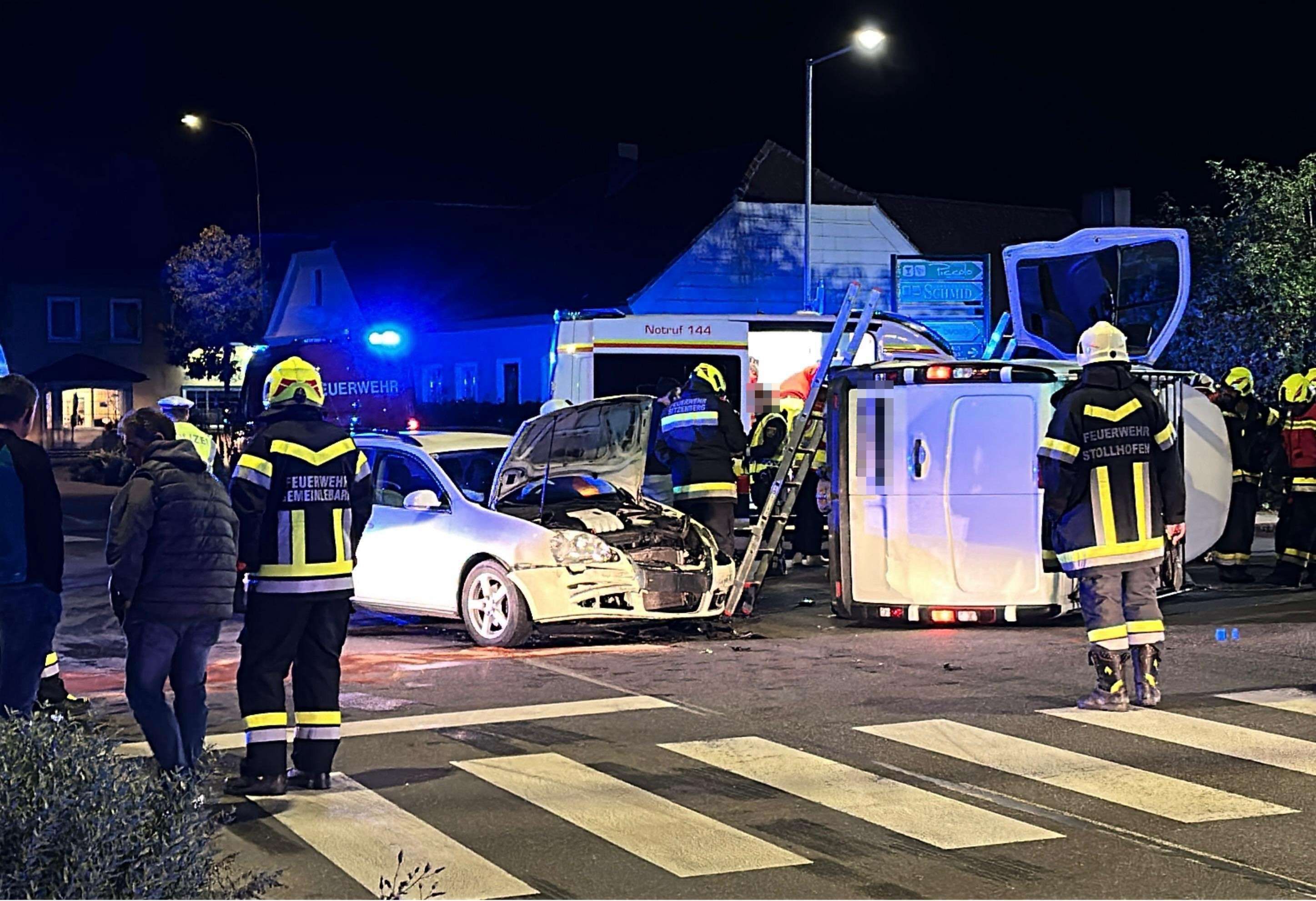 Bei dem Unfall wurden mehrere Personen verletzt.