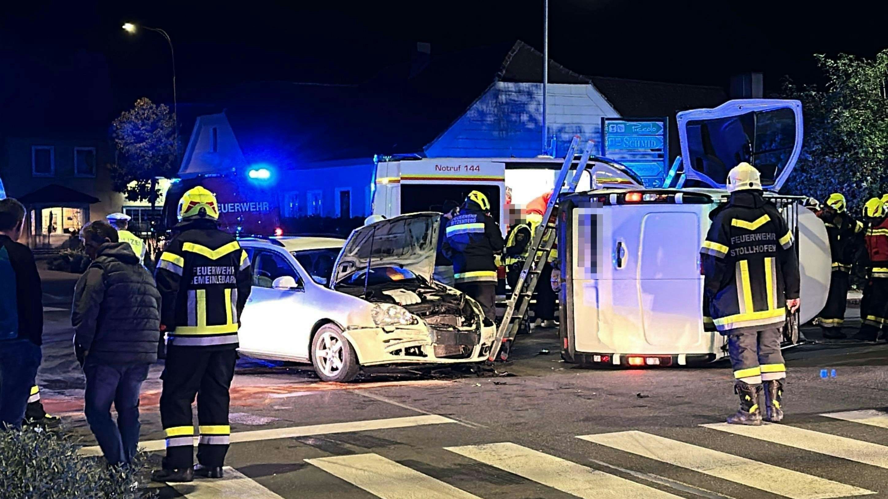Bei dem Unfall wurden mehrere Personen verletzt.