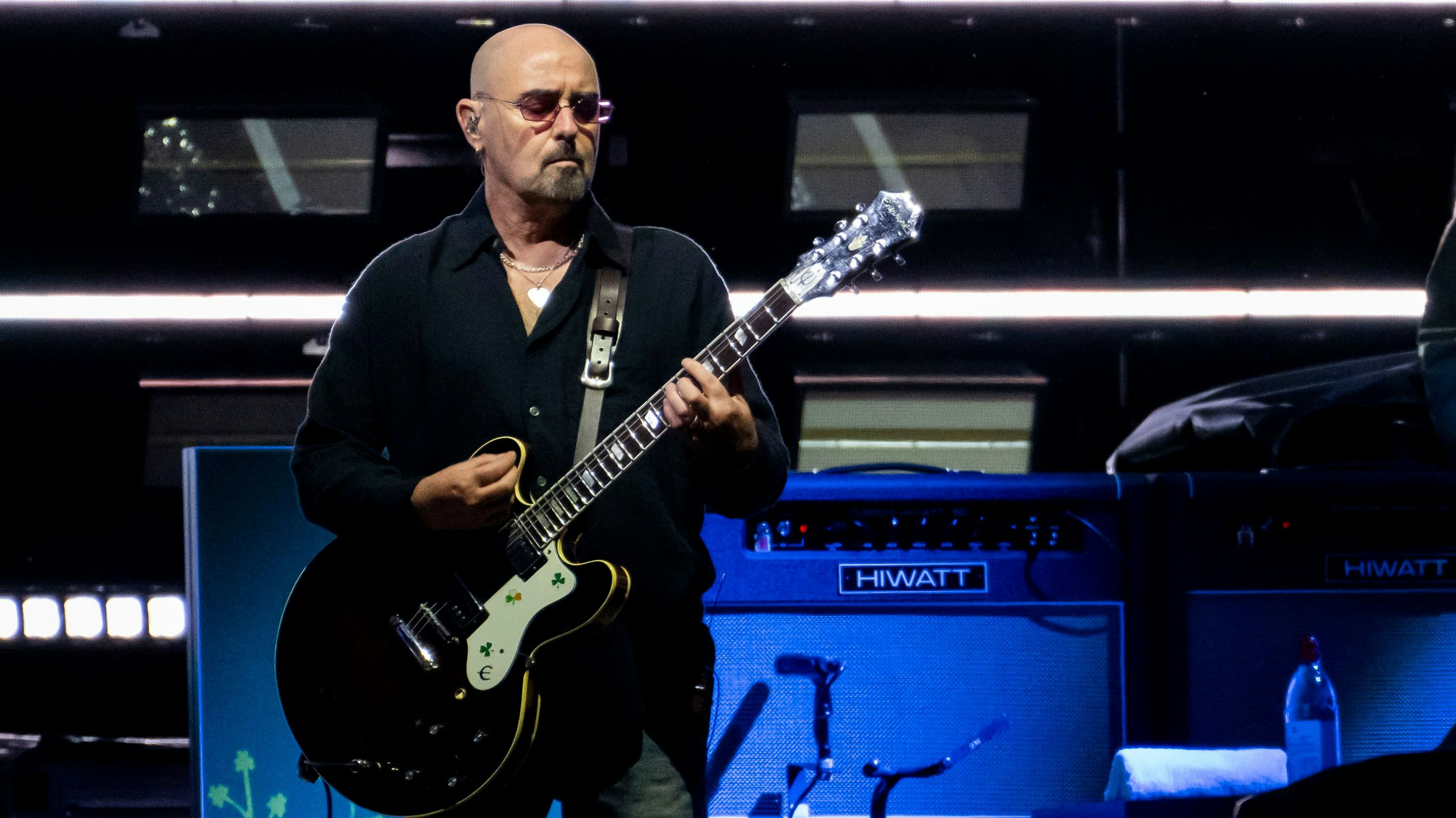 Paul Arthurs ist seit den 90ern in der Band.