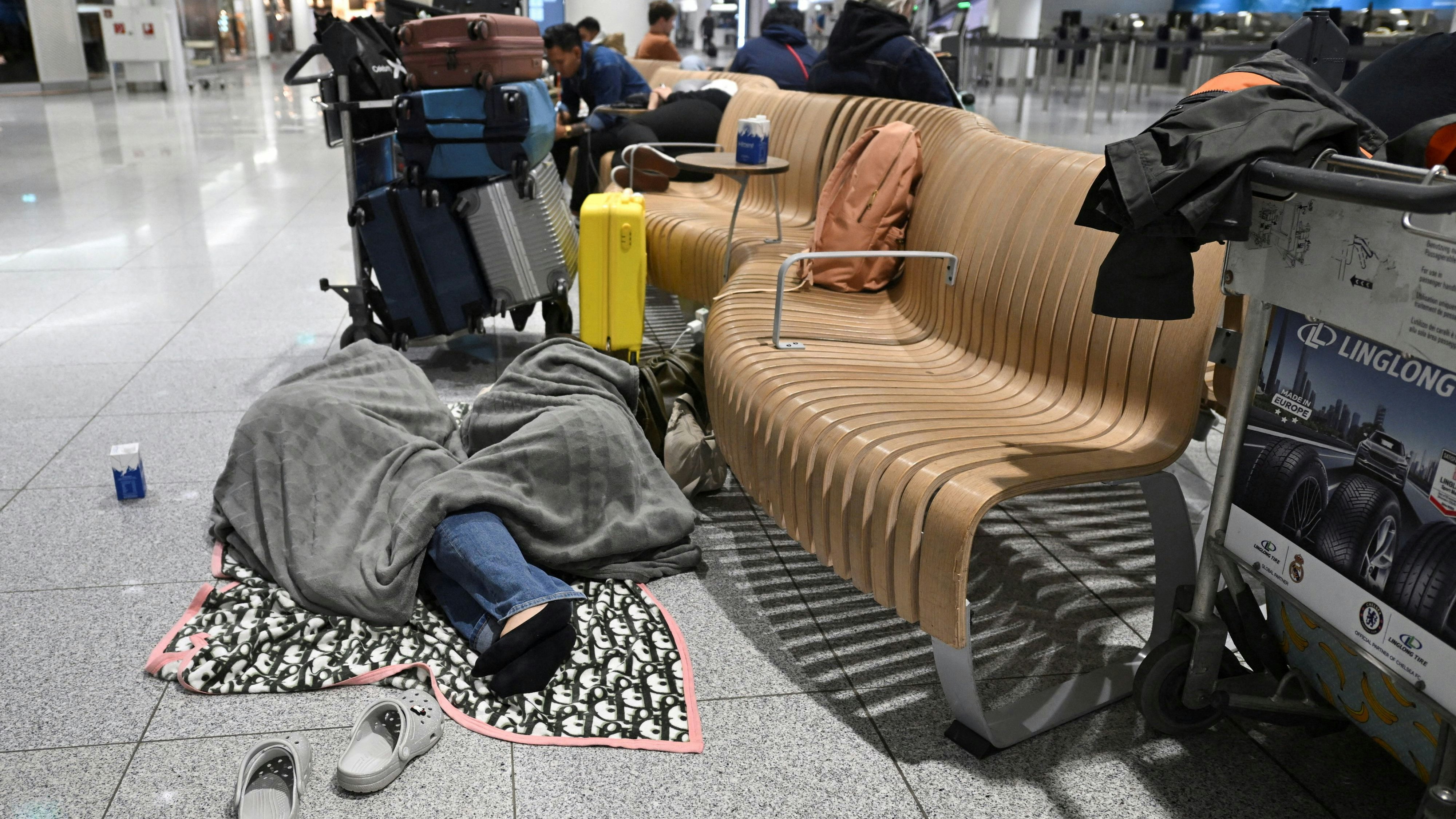 Heute.at - Erneut Drohnen-Alarm! Flughafen München gesperrt
