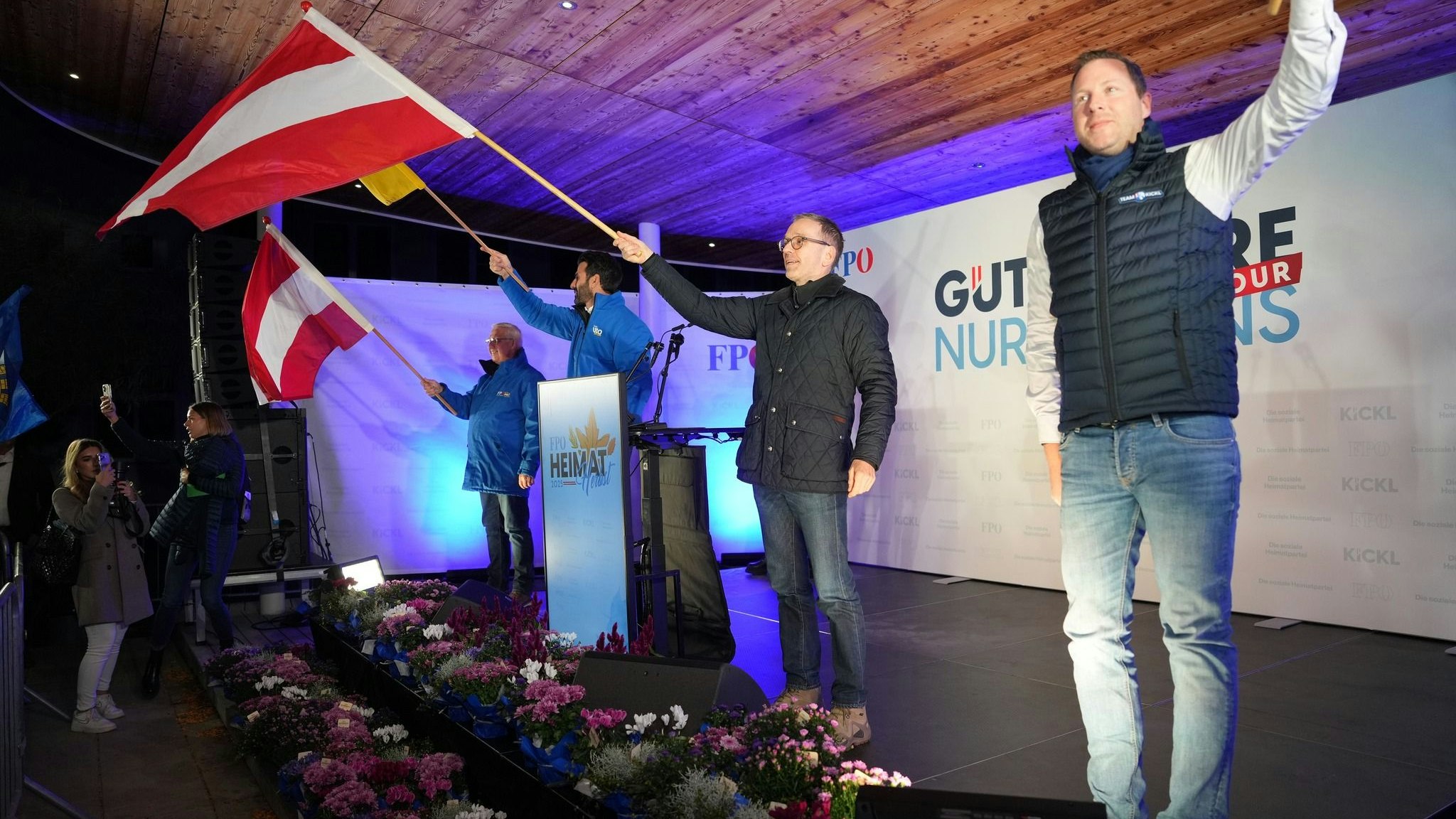 Heute.at - Bitte, bitte behaltet sie endlich, bürgert sie ein